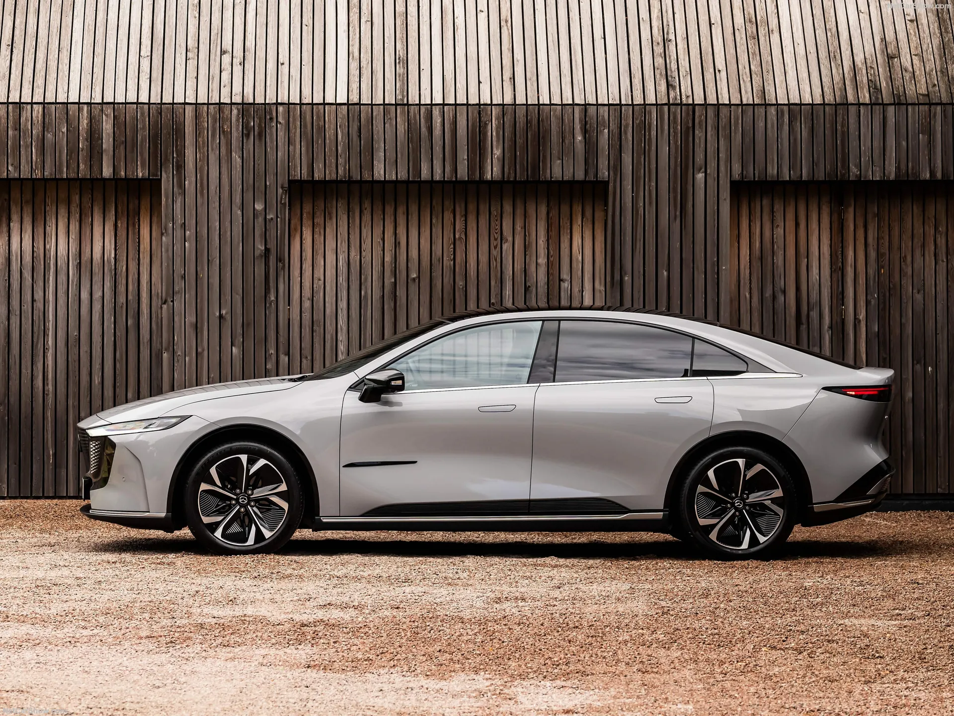 Mazda 6e [UK] (2026) – boční profil