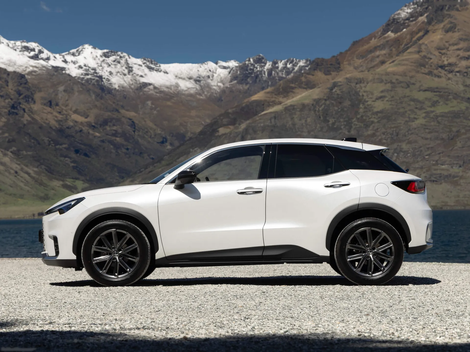 Lexus LBX (2025) – boční profil
