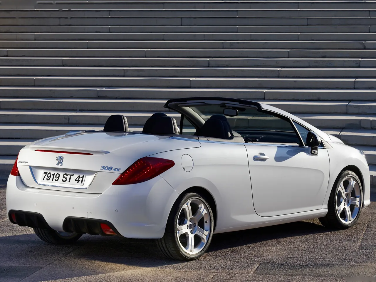 Peugeot 308 CC (2009) – zadní tříčtvrteční pohled