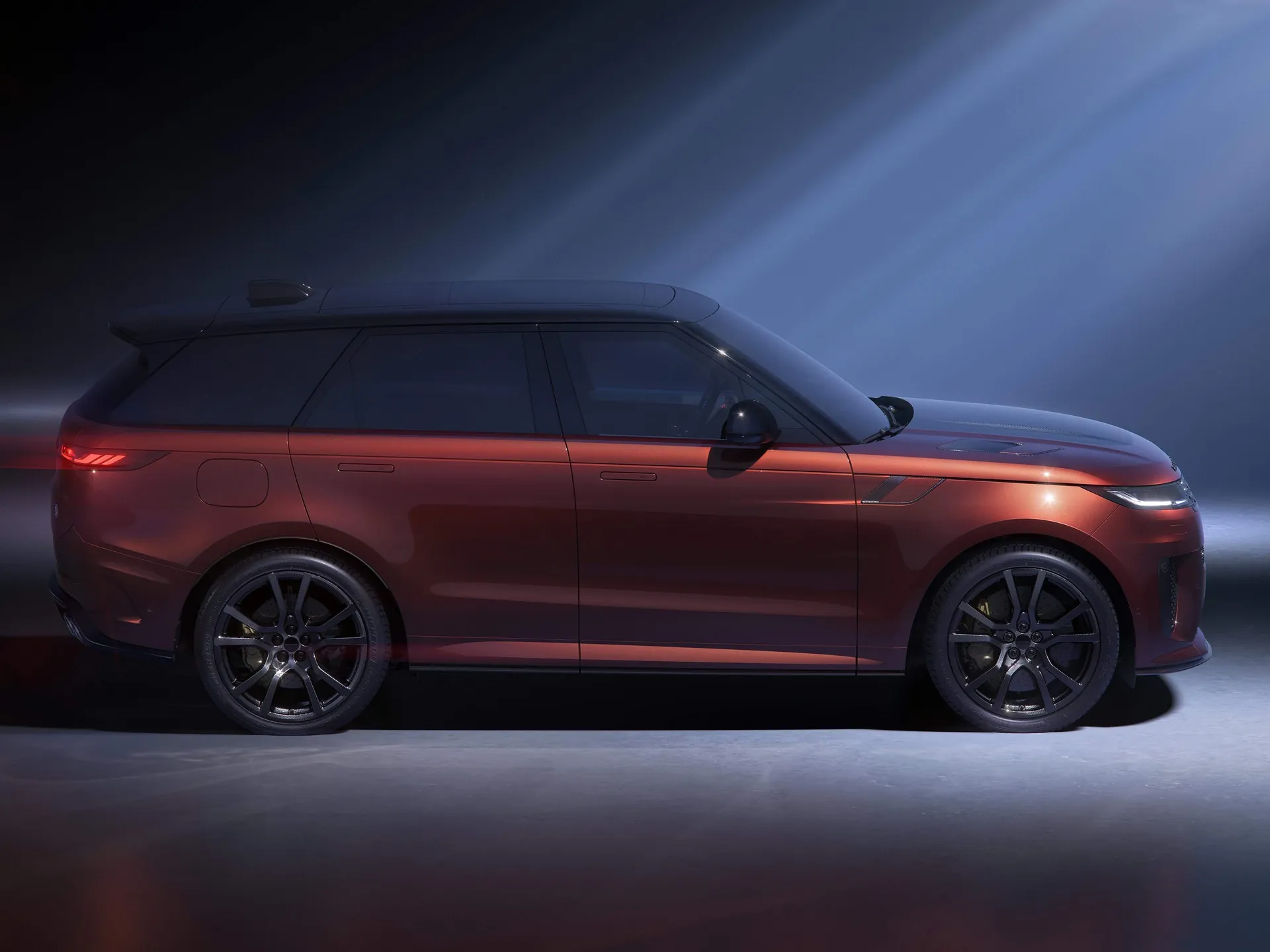 Land Rover Range Rover Sport SV Carbon (2026) – boční profil