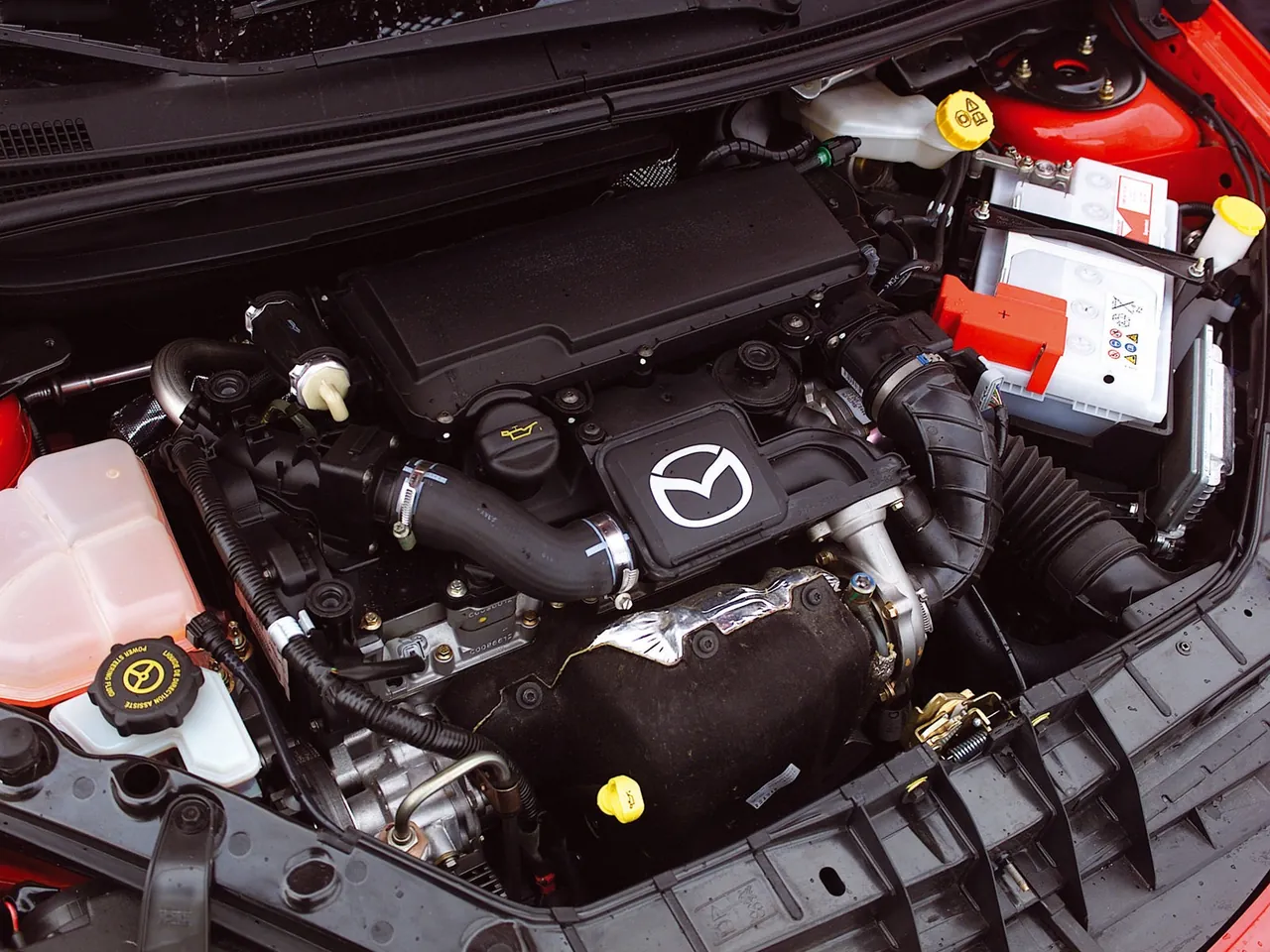 Mazda 2 (2003) – motorový prostor