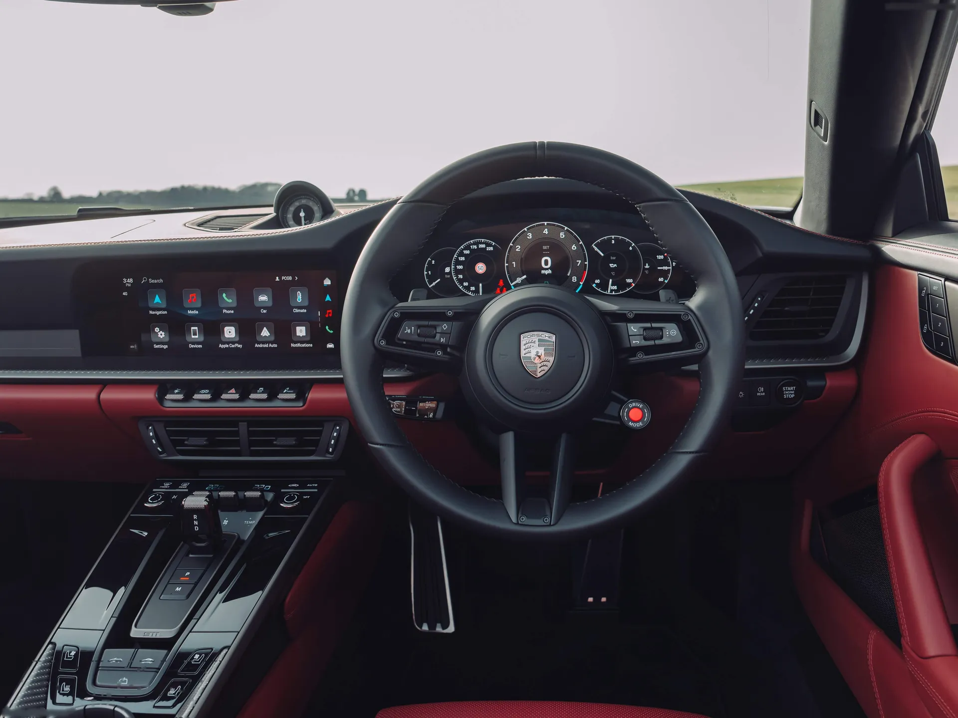 Porsche 911 Turbo S Cabriolet [UK] (2026) – interiér