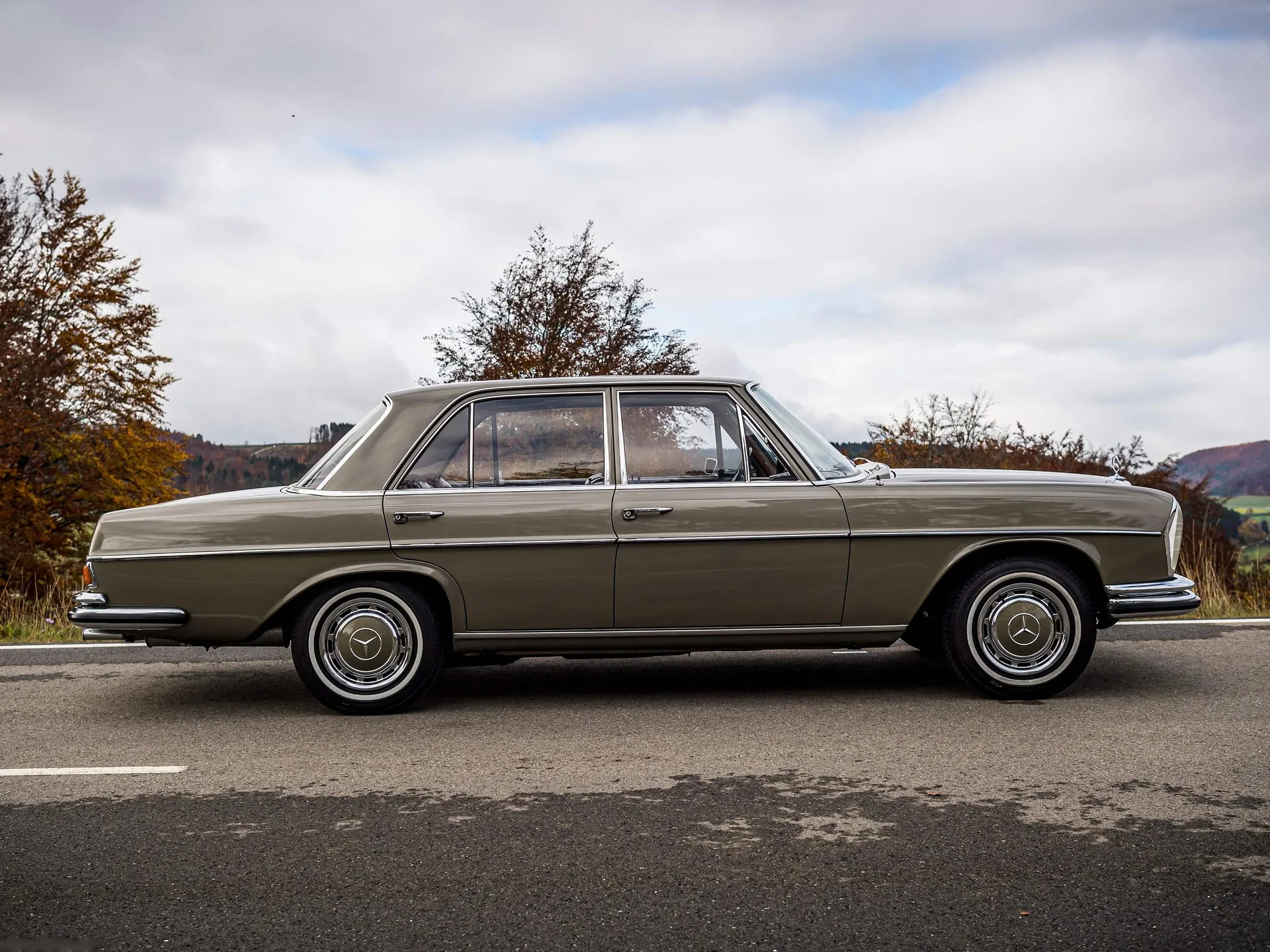 Mercedes-Benz 250 SE W108 (1965) - Side Profile