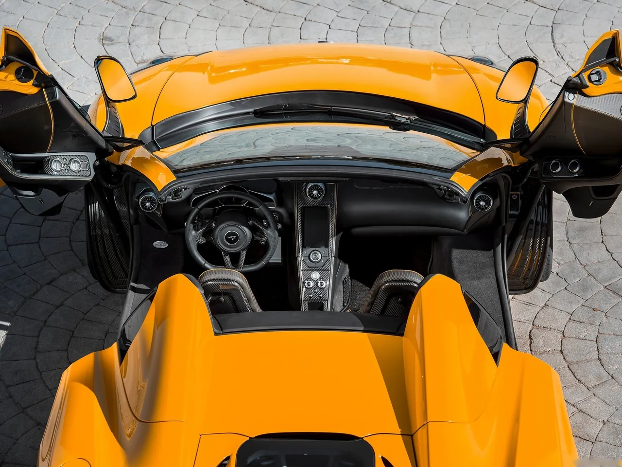 McLaren MP4-12C Spider (2013) – interiér