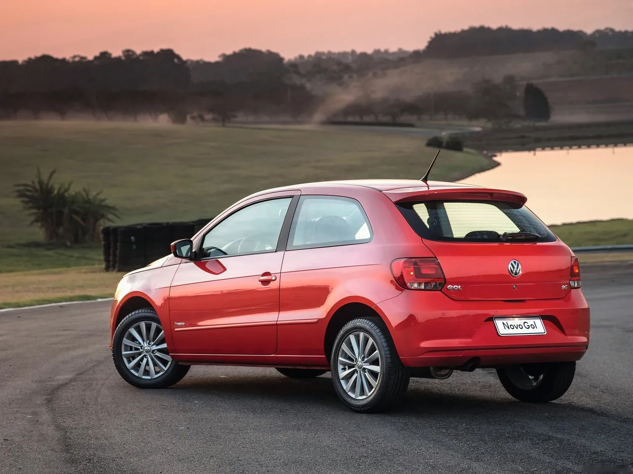Volkswagen Gol 2-door (2013) – zadní tříčtvrteční pohled