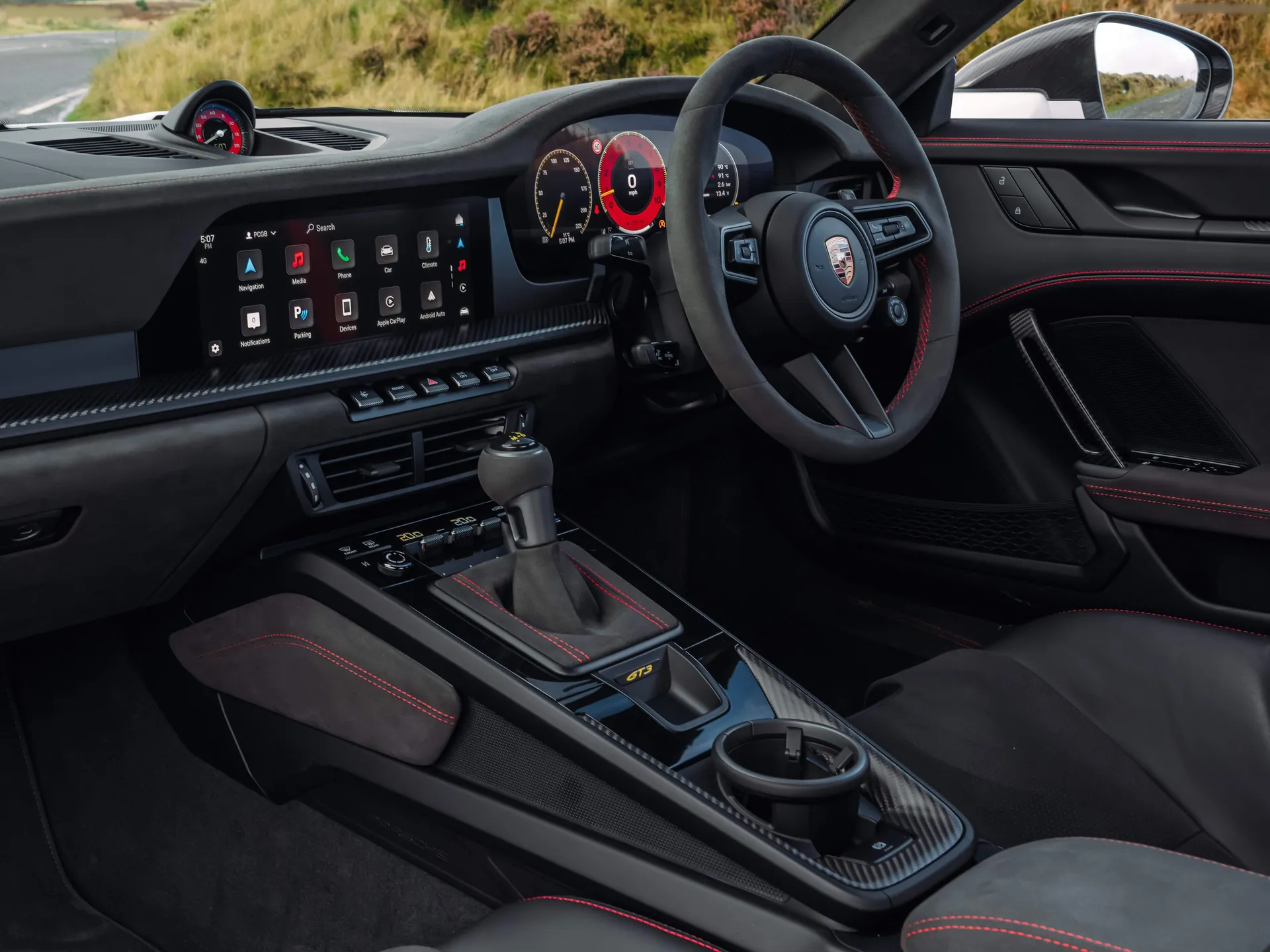 Porsche 911 GT3 [UK] (2025) – interiér