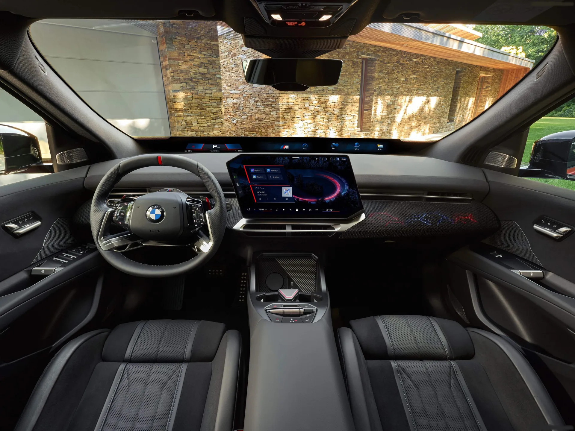 BMW iX4 M60 xDrive (2027) – interiér