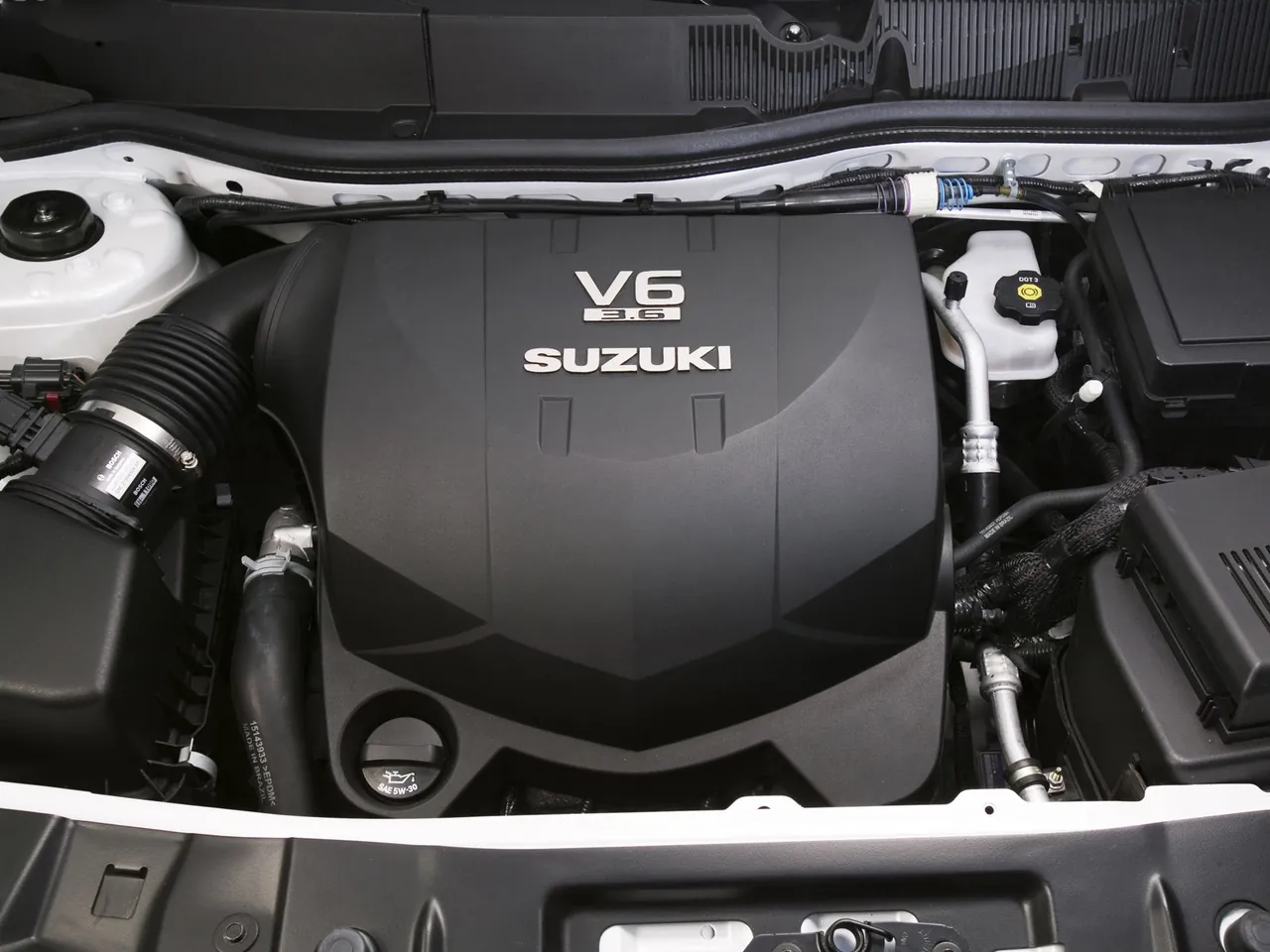 Suzuki XL7 (2007) – motorový prostor