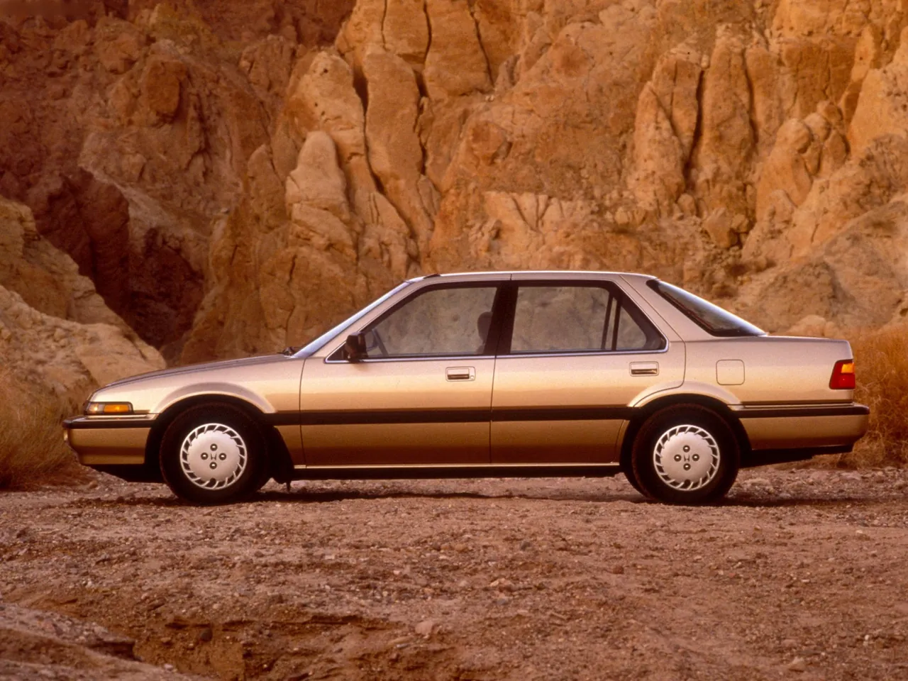 Honda Accord Sedan (1986) – boční profil