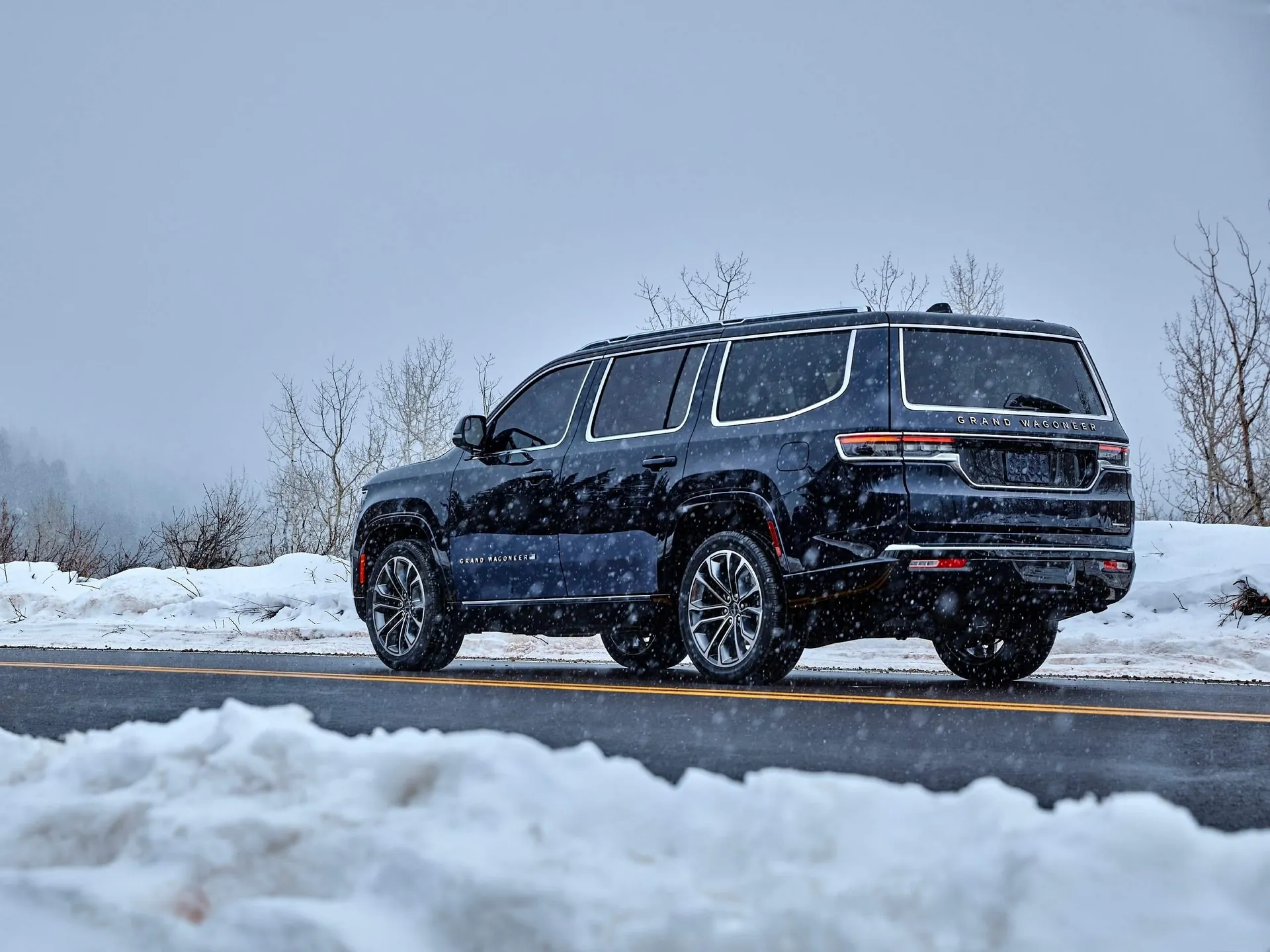 Jeep Grand Wagoneer (2022) – zadní tříčtvrteční pohled