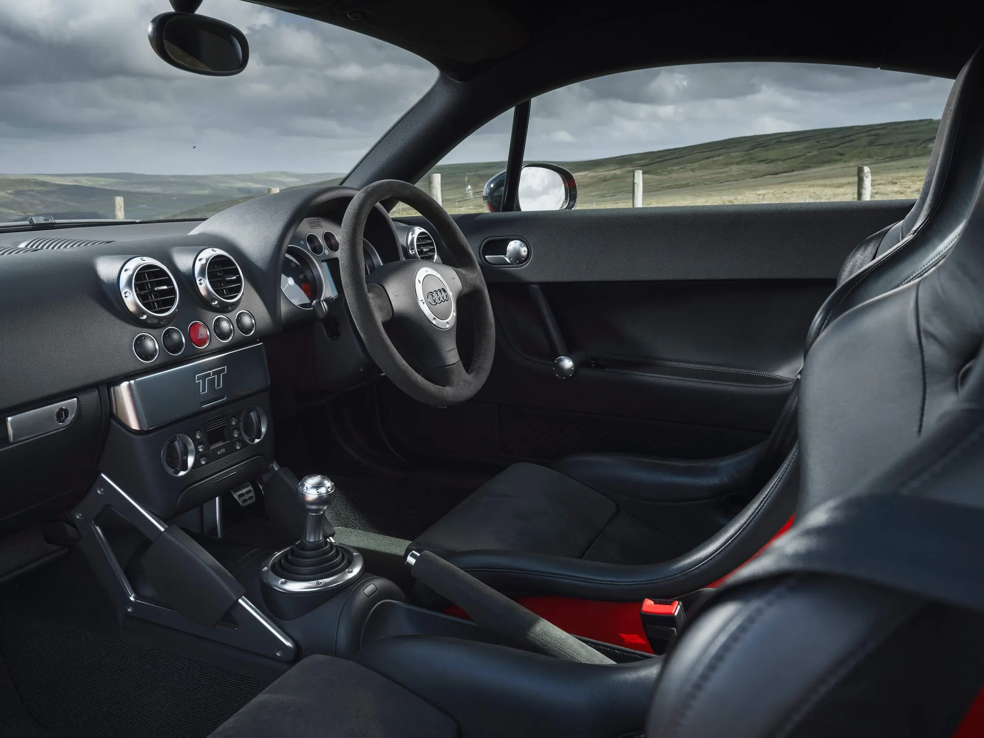 Audi TT quattro Sport [UK] (2005) - Interior