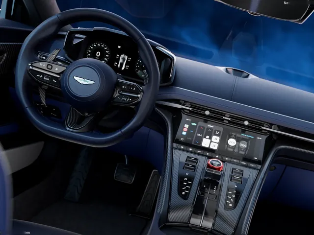 Aston Martin DB12 S (2026)