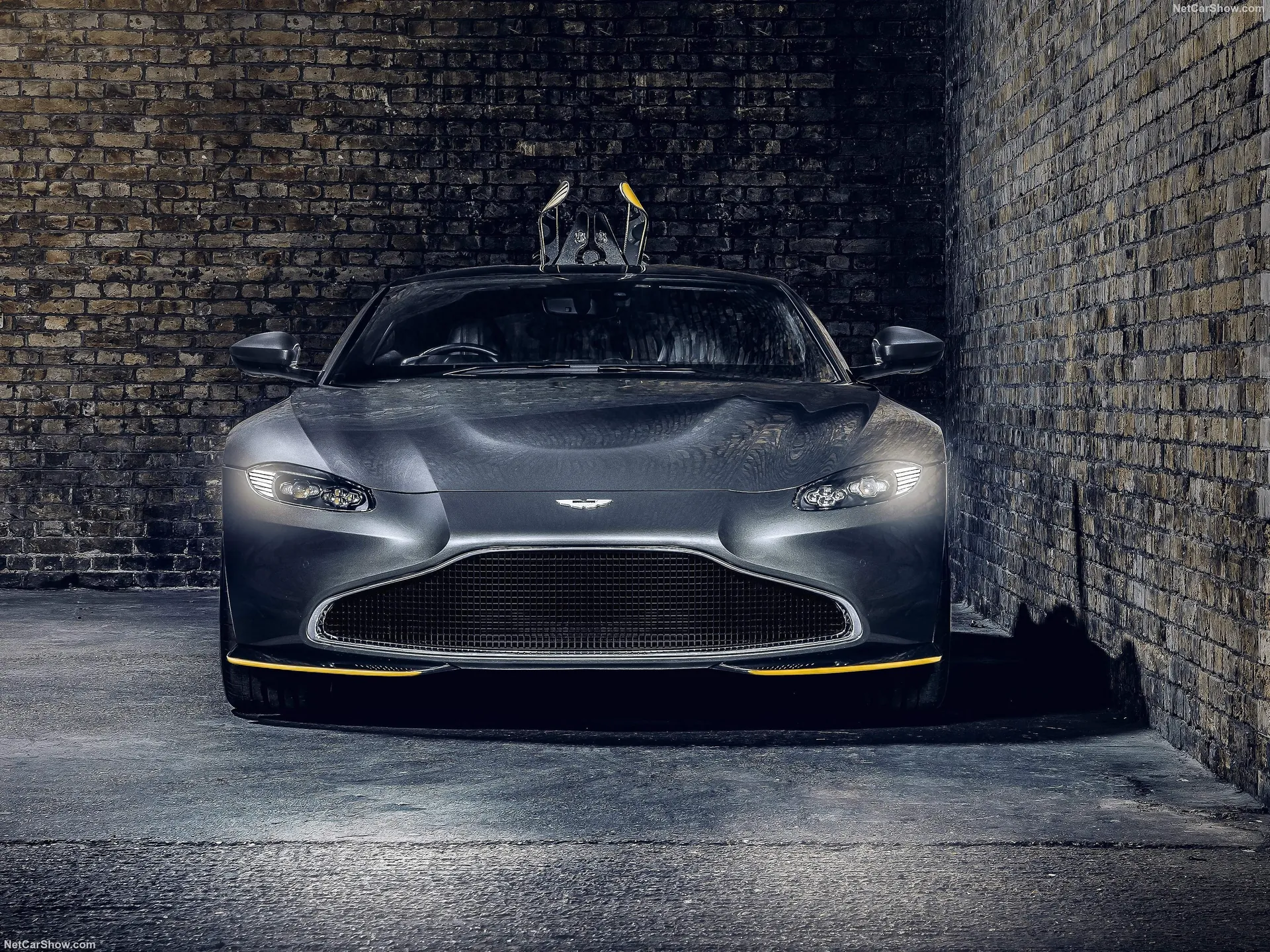 Aston Martin Vantage 007 Edition (2021) - Front