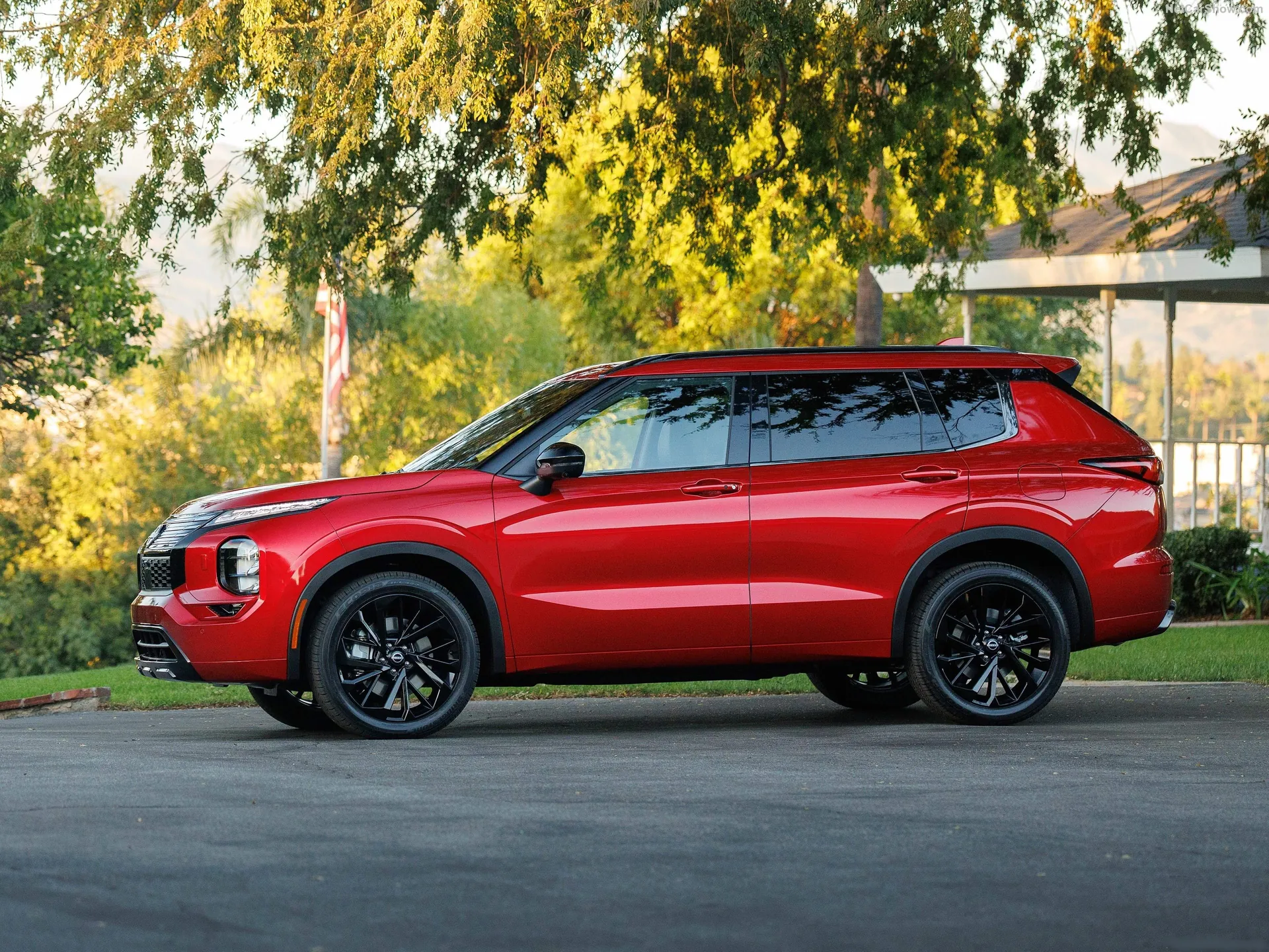 Nissan Rogue Plug-in Hybrid (2026) – boční profil