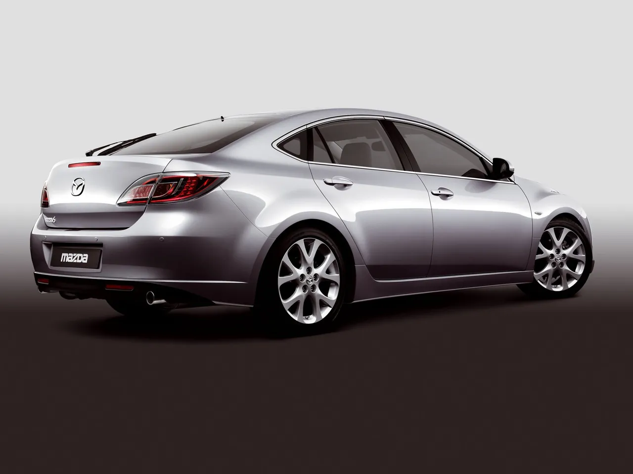 Mazda 6 Hatchback (2008) – zadní tříčtvrteční pohled