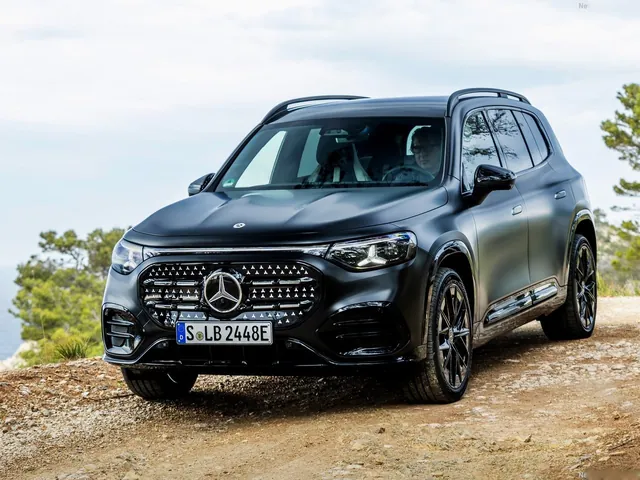 Mercedes-Benz GLB (2027)