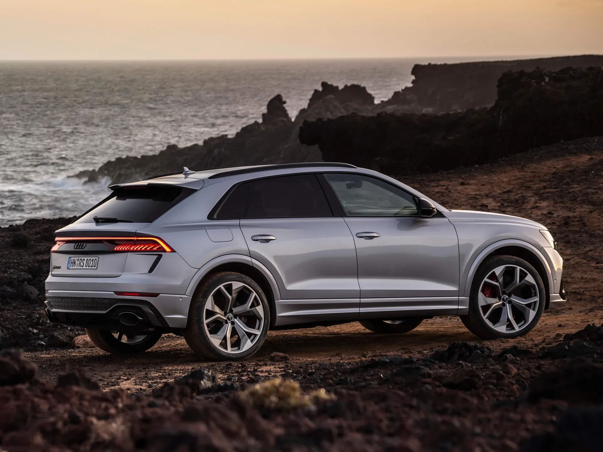 Audi RS Q8 (2020) - Rear Three-Quarter