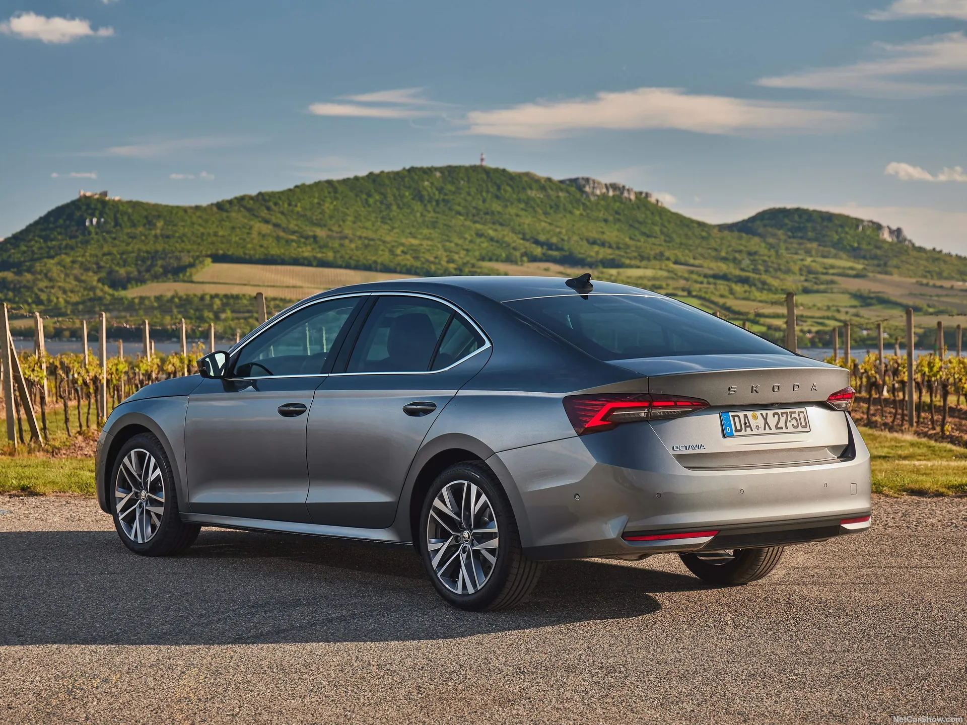 Skoda Octavia (2025) – zadní tříčtvrteční pohled