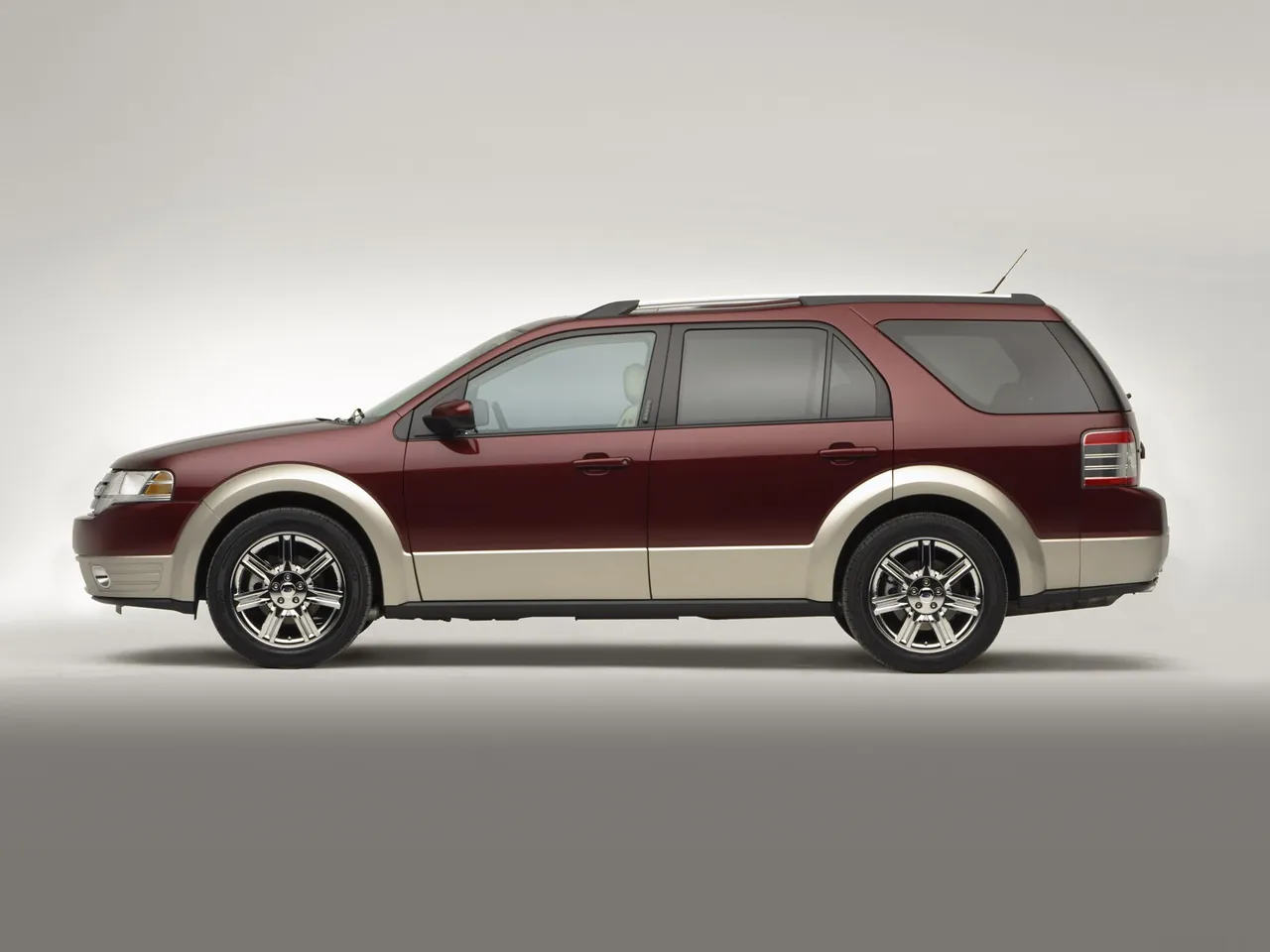 Ford Taurus X (2008) – boční profil