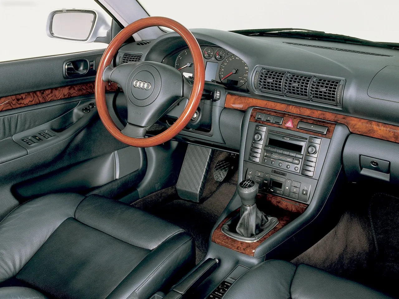 Audi A4 Avant (1999) – interiér