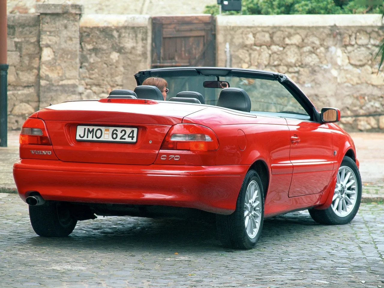 Volvo C70 Convertible (2001) – zadní tříčtvrteční pohled