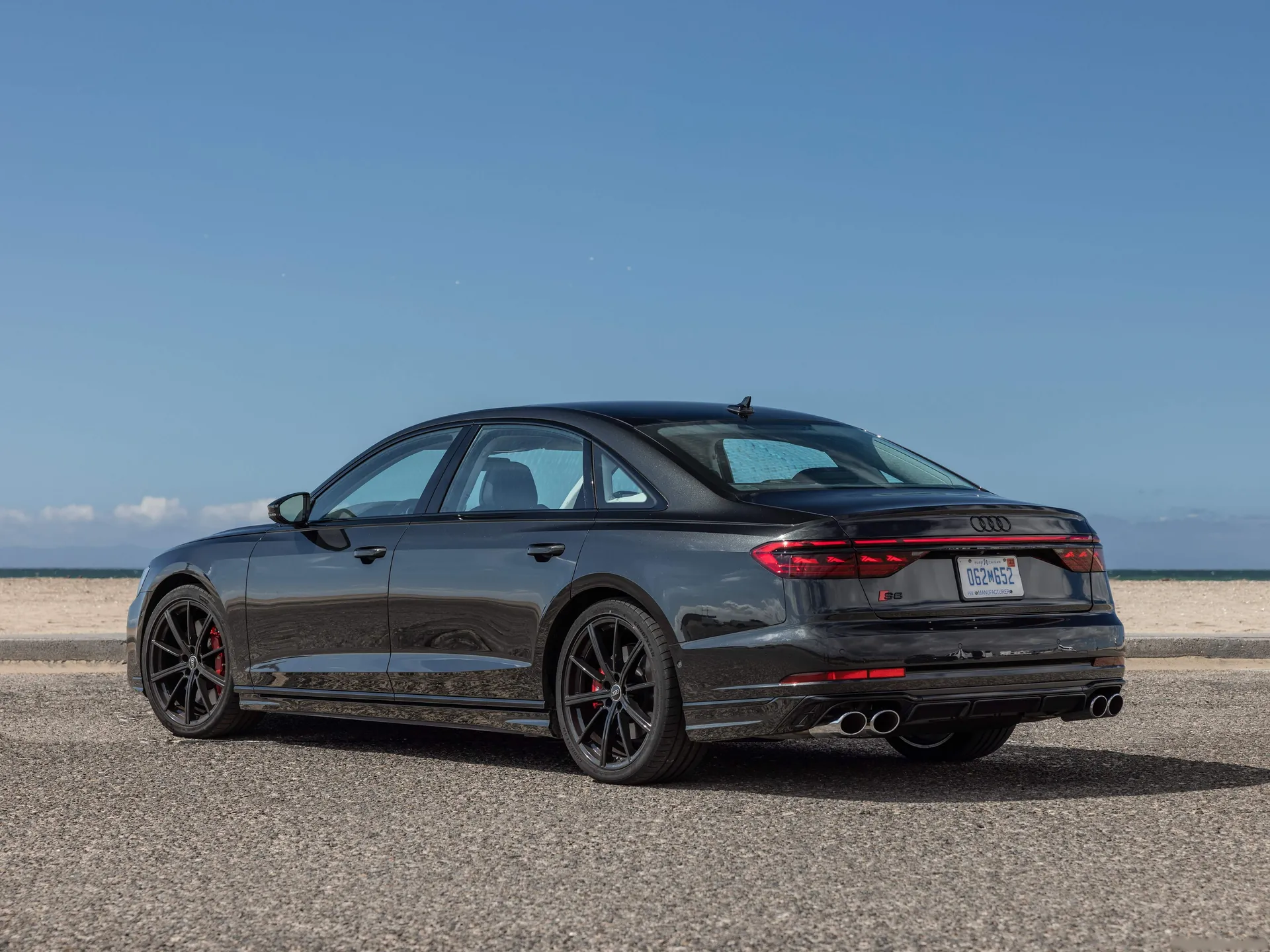 Audi S8 [US] (2022) – zadní tříčtvrteční pohled