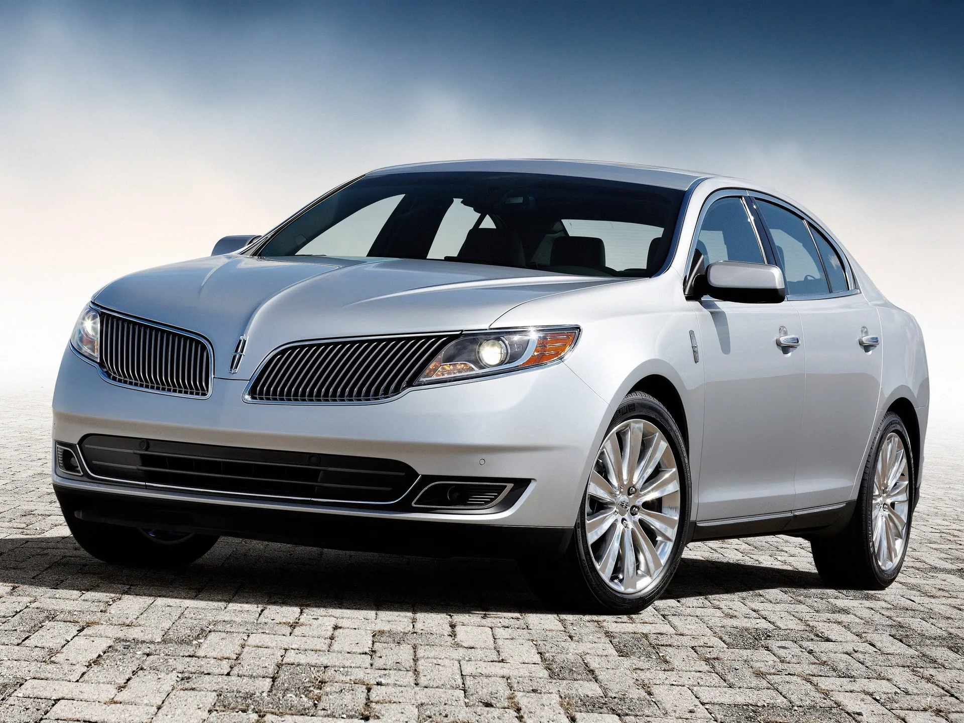 Lincoln MKS (2013)