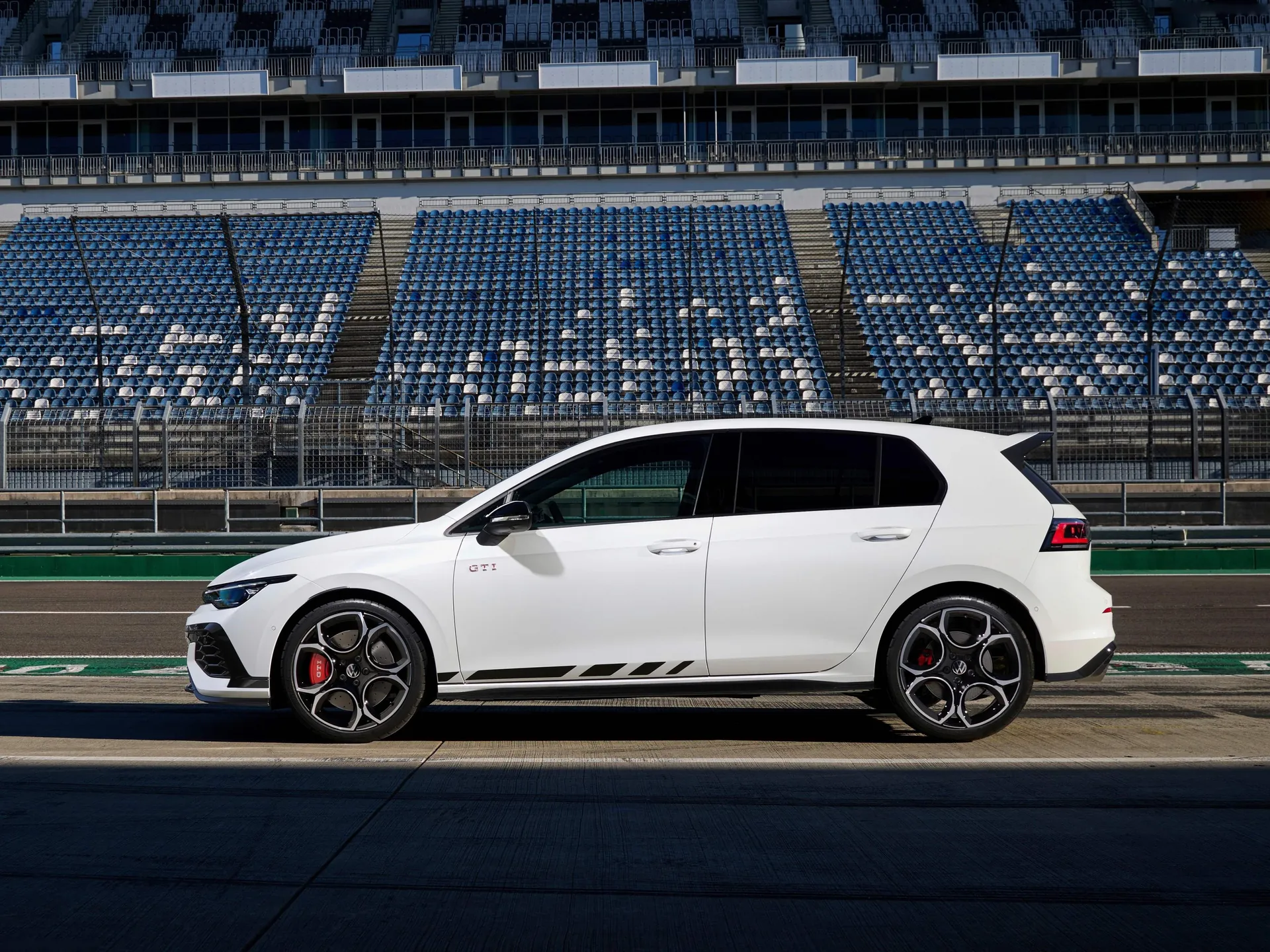 Volkswagen Golf GTI Clubsport (2025) – boční profil