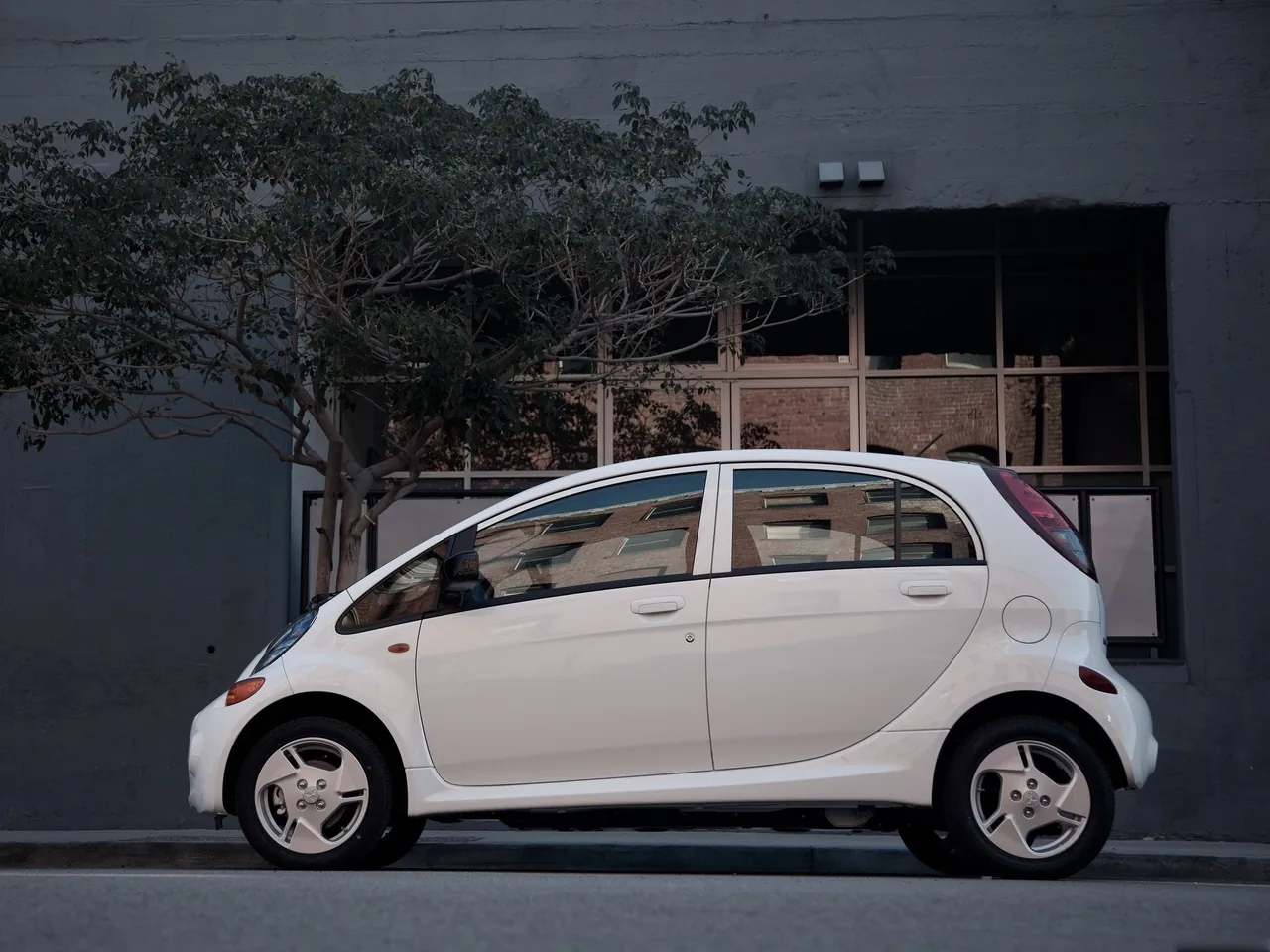 Mitsubishi i-MiEV [US] (2012) - Side Profile