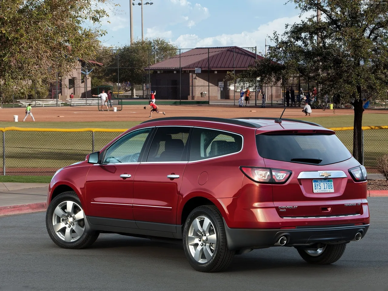 Chevrolet Traverse (2013) – zadní tříčtvrteční pohled