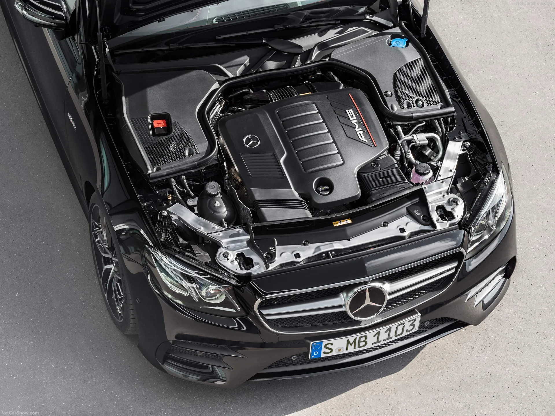 Mercedes-Benz E53 AMG Coupe (2019) – motorový prostor