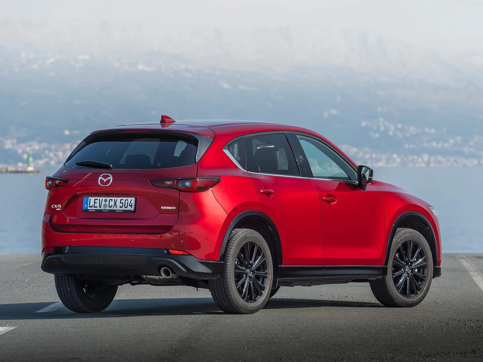 Mazda CX-5 (2023) – zadní tříčtvrteční pohled