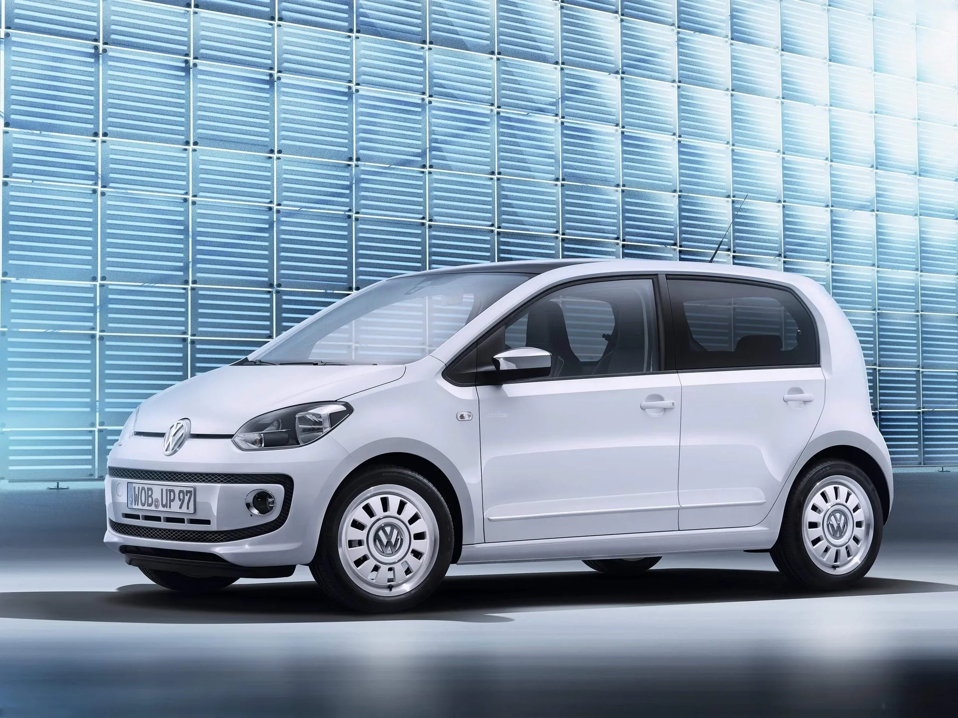 Volkswagen Up 4-door (2013)