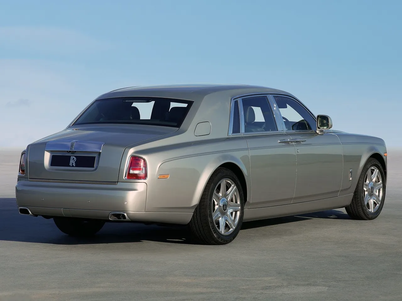 Rolls-Royce Phantom (2013) – zadní tříčtvrteční pohled