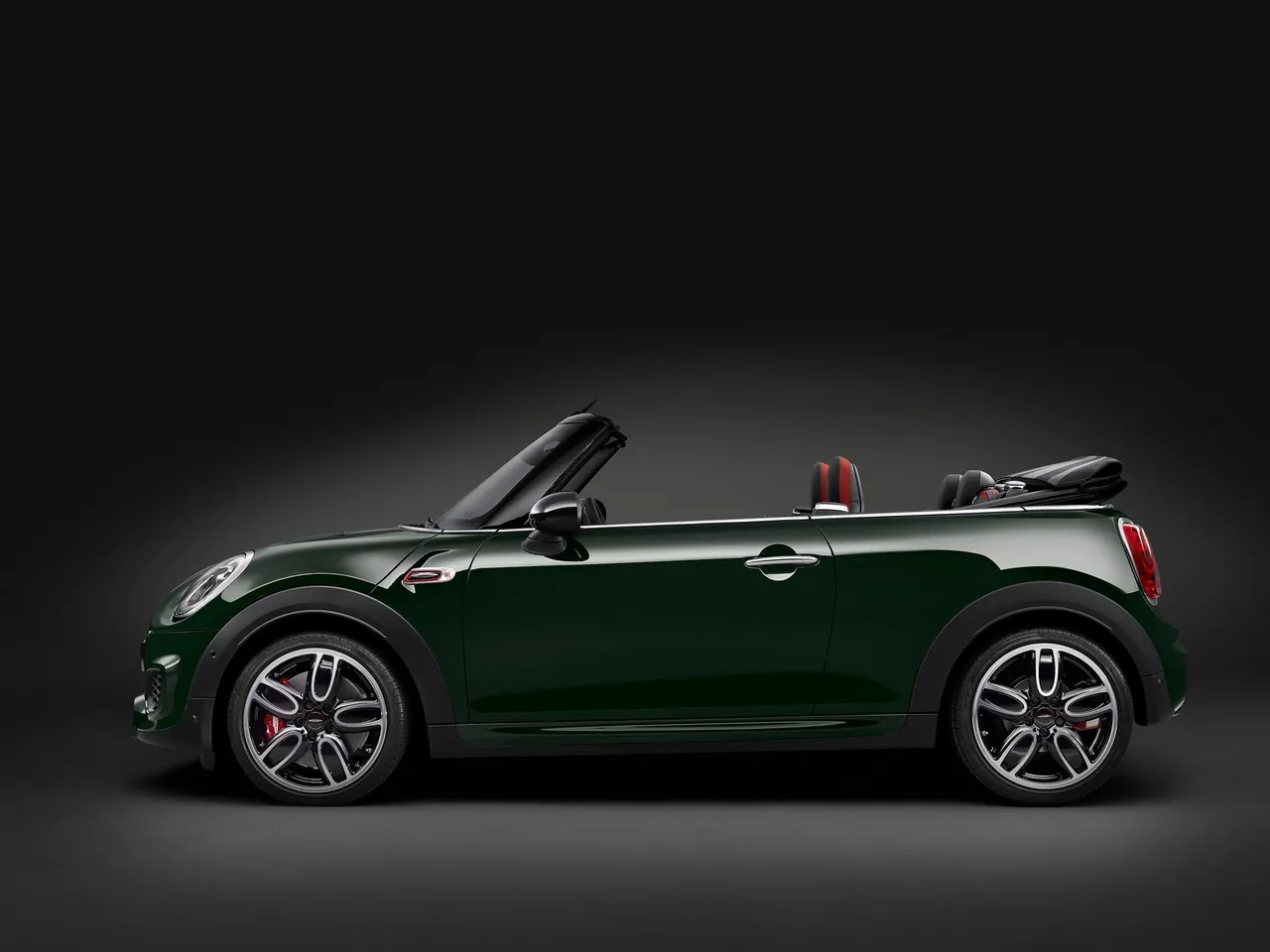 Mini John Cooper Works Convertible (2016) – boční profil