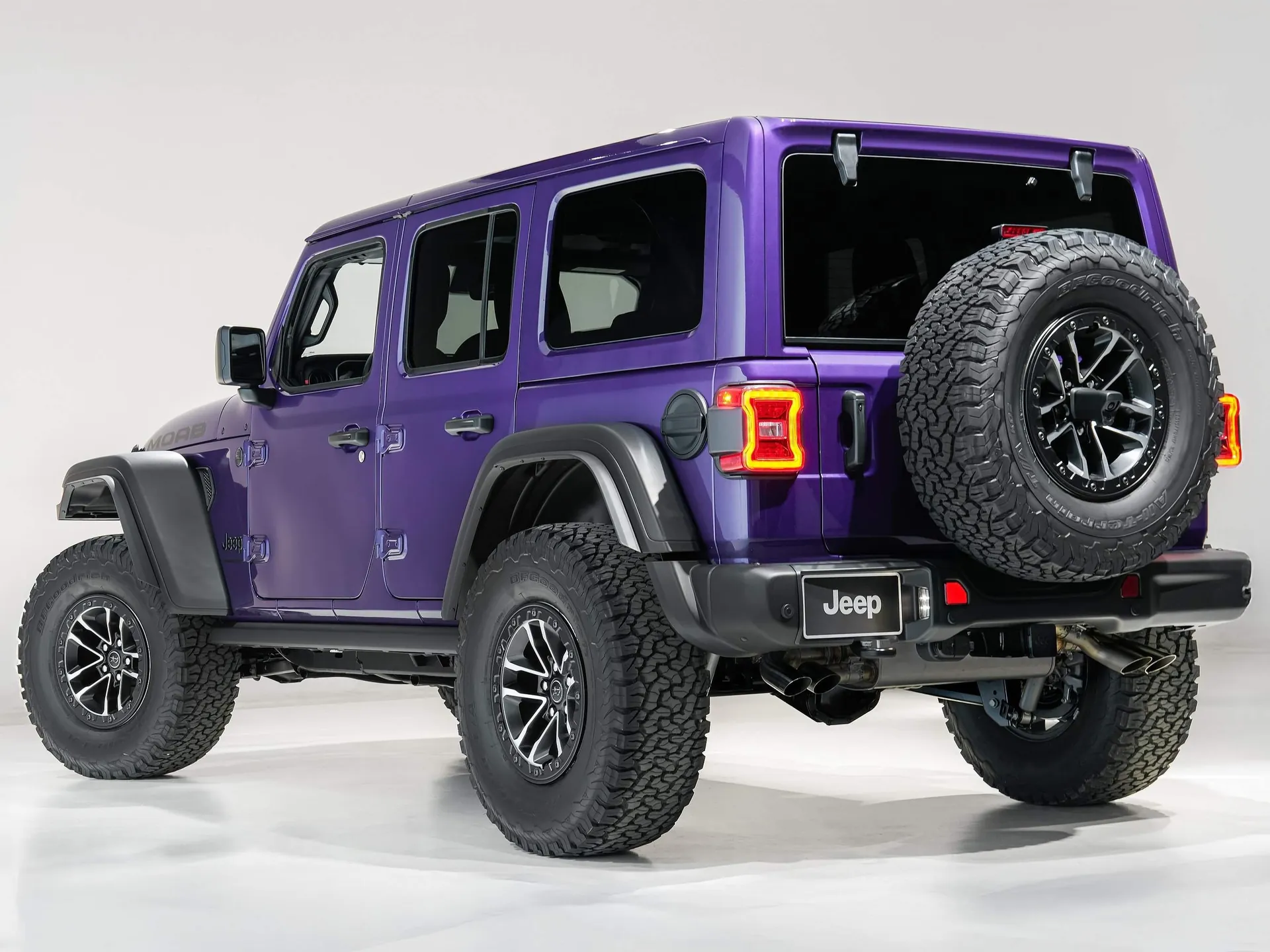 Jeep Wrangler Moab 392 (2026) – zadní tříčtvrteční pohled