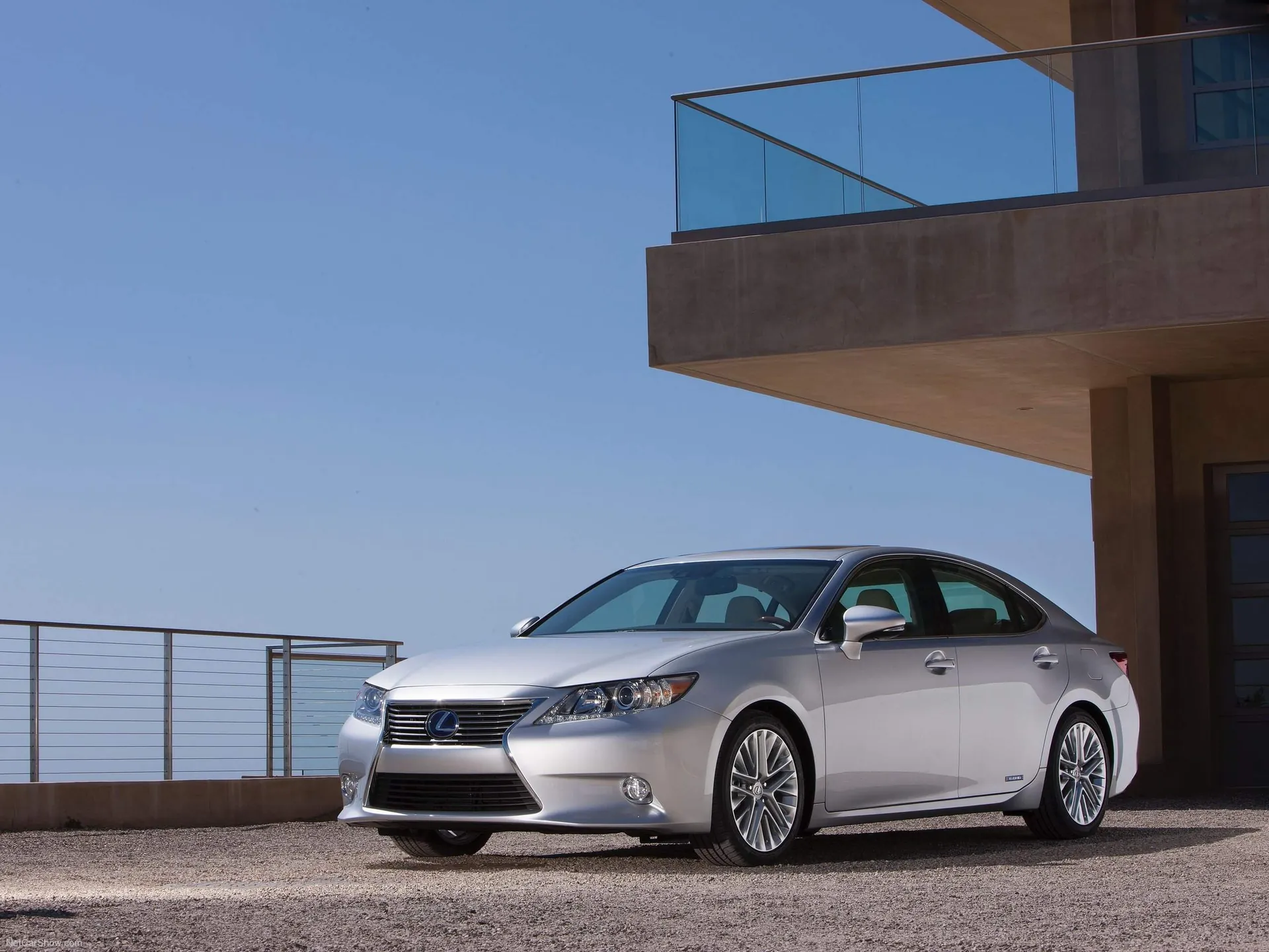 Lexus ES 300h (2013)