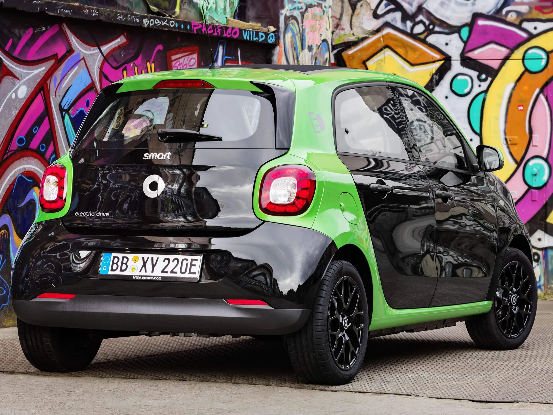 Smart forfour electric drive (2017) – zadní tříčtvrteční pohled