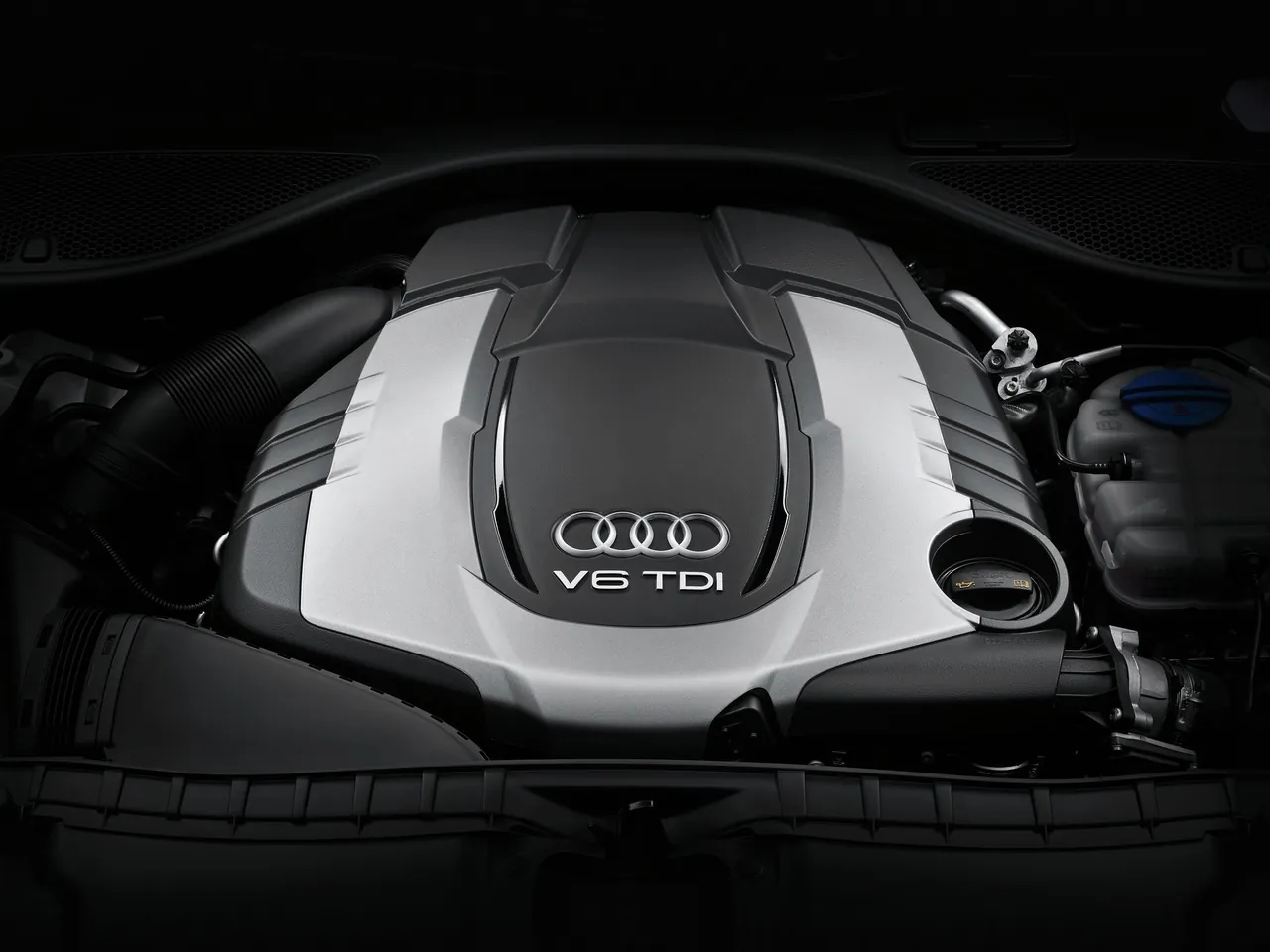 Audi A6 allroad quattro (2013) – motorový prostor