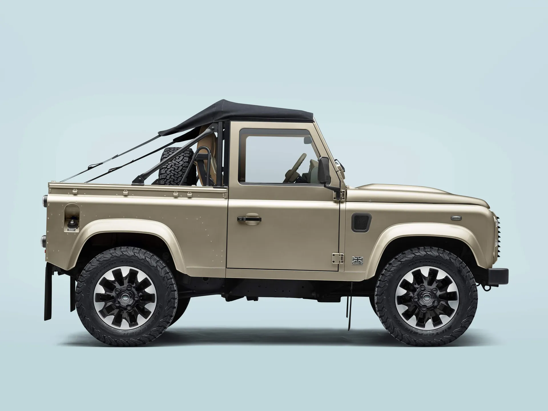 Land Rover Defender Classic V8 Soft Top (2025) - Side Profile