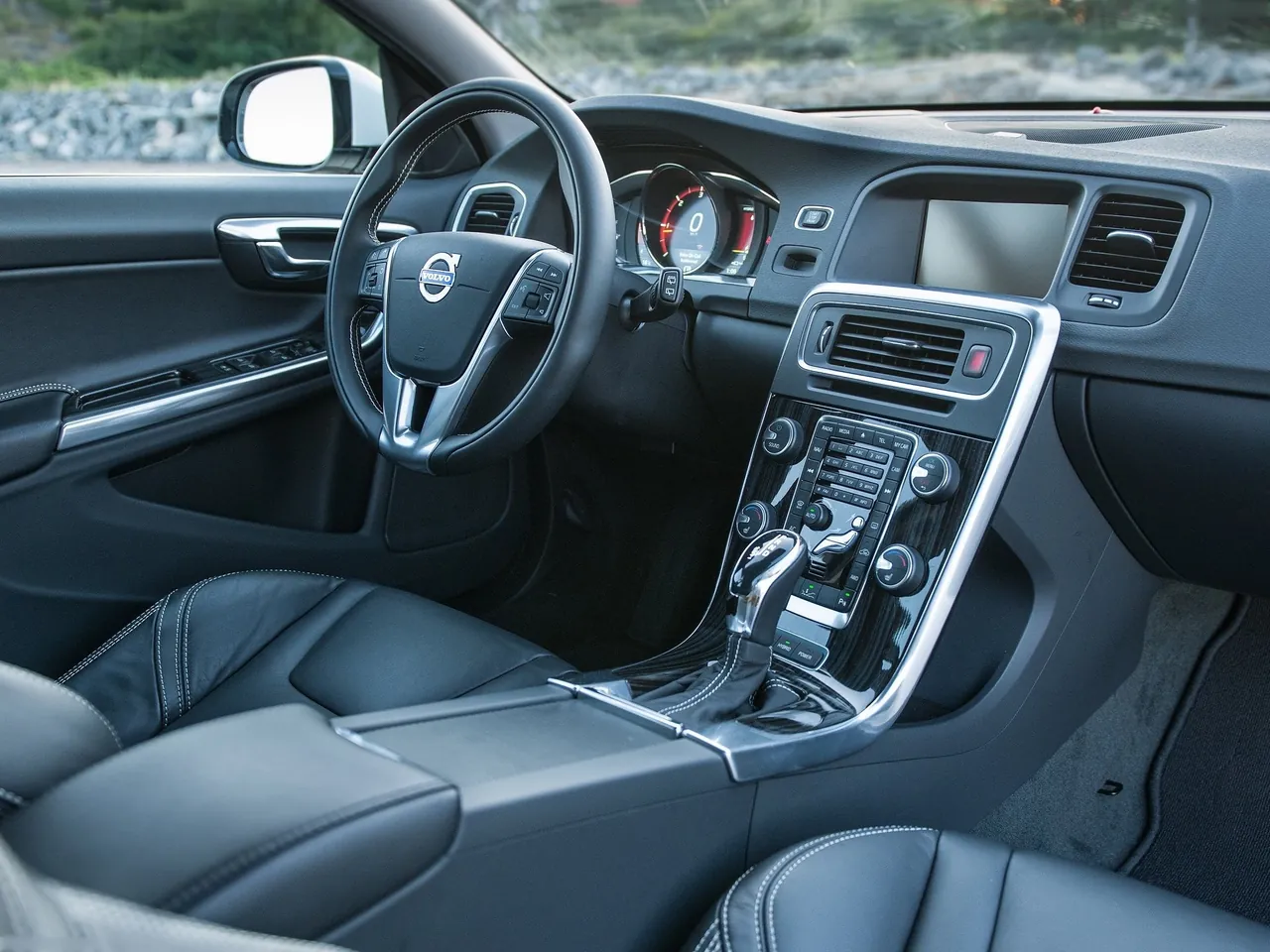 Volvo V60 Plug-in Hybrid (2014) – interiér