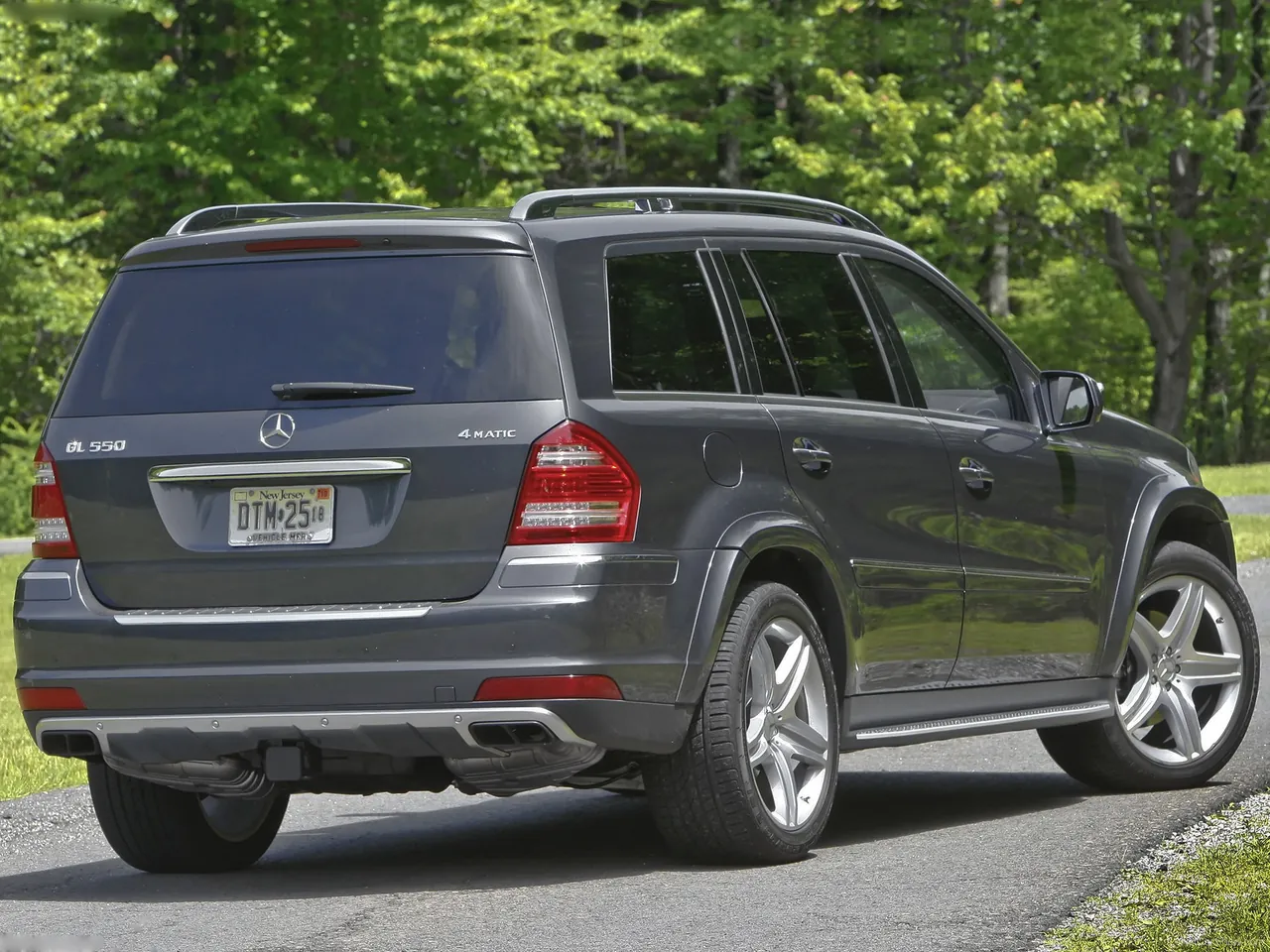 Mercedes-Benz GL550 (2010) - Rear Three-Quarter