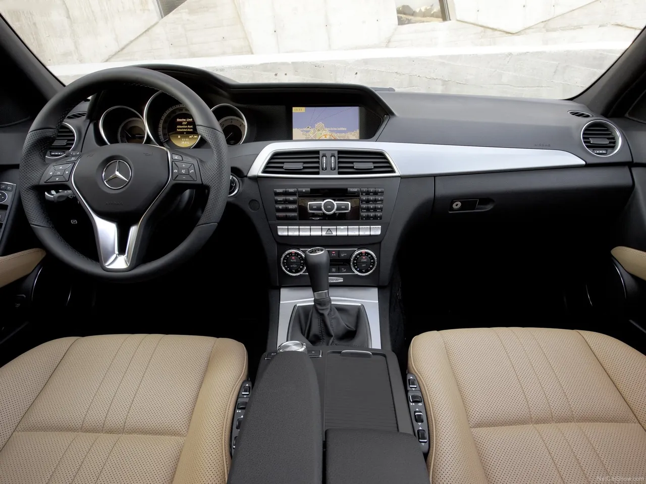 Mercedes-Benz C-Class Estate (2012) - Interior
