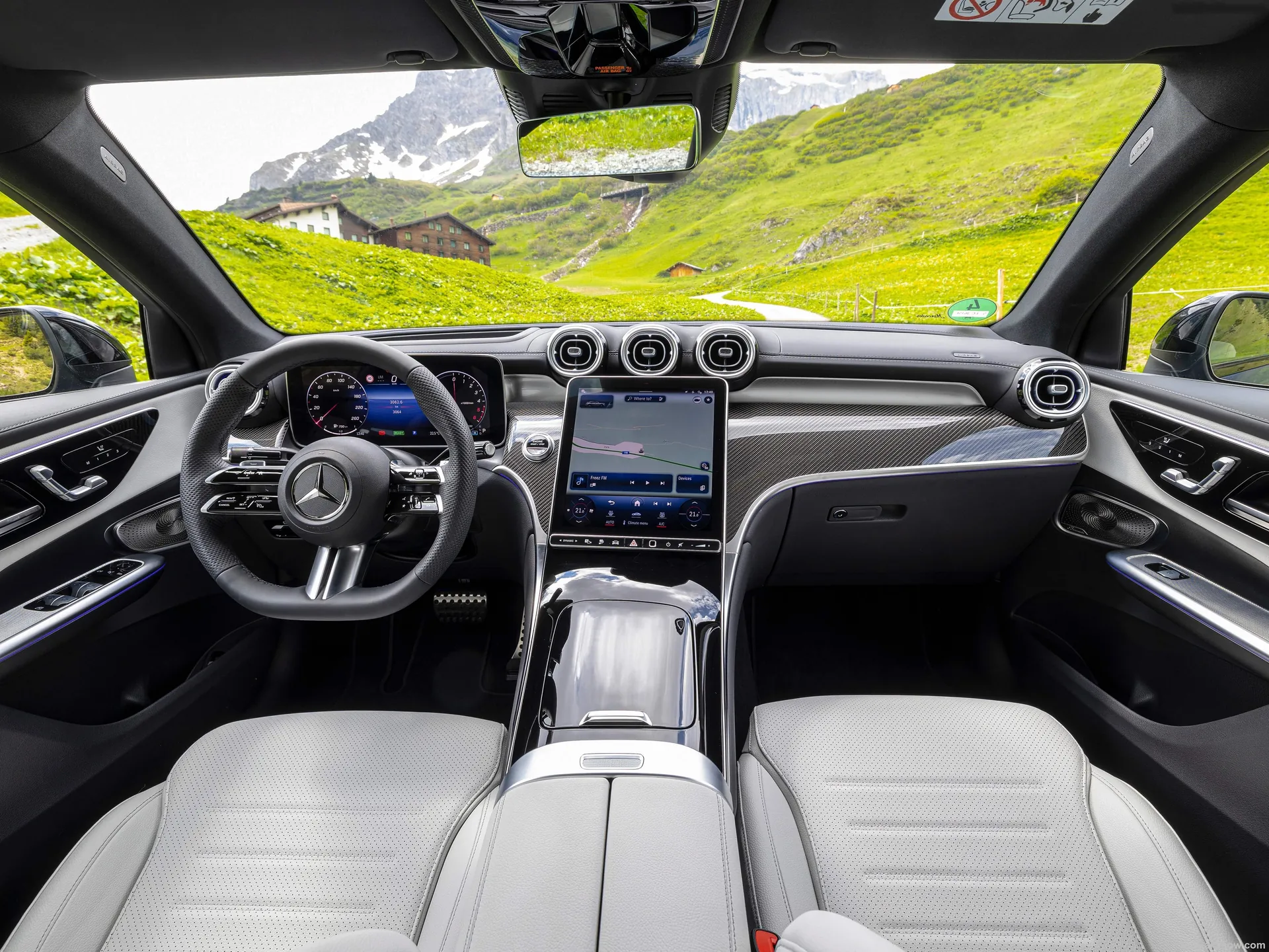 Mercedes-Benz GLC Coupe (2024) – interiér