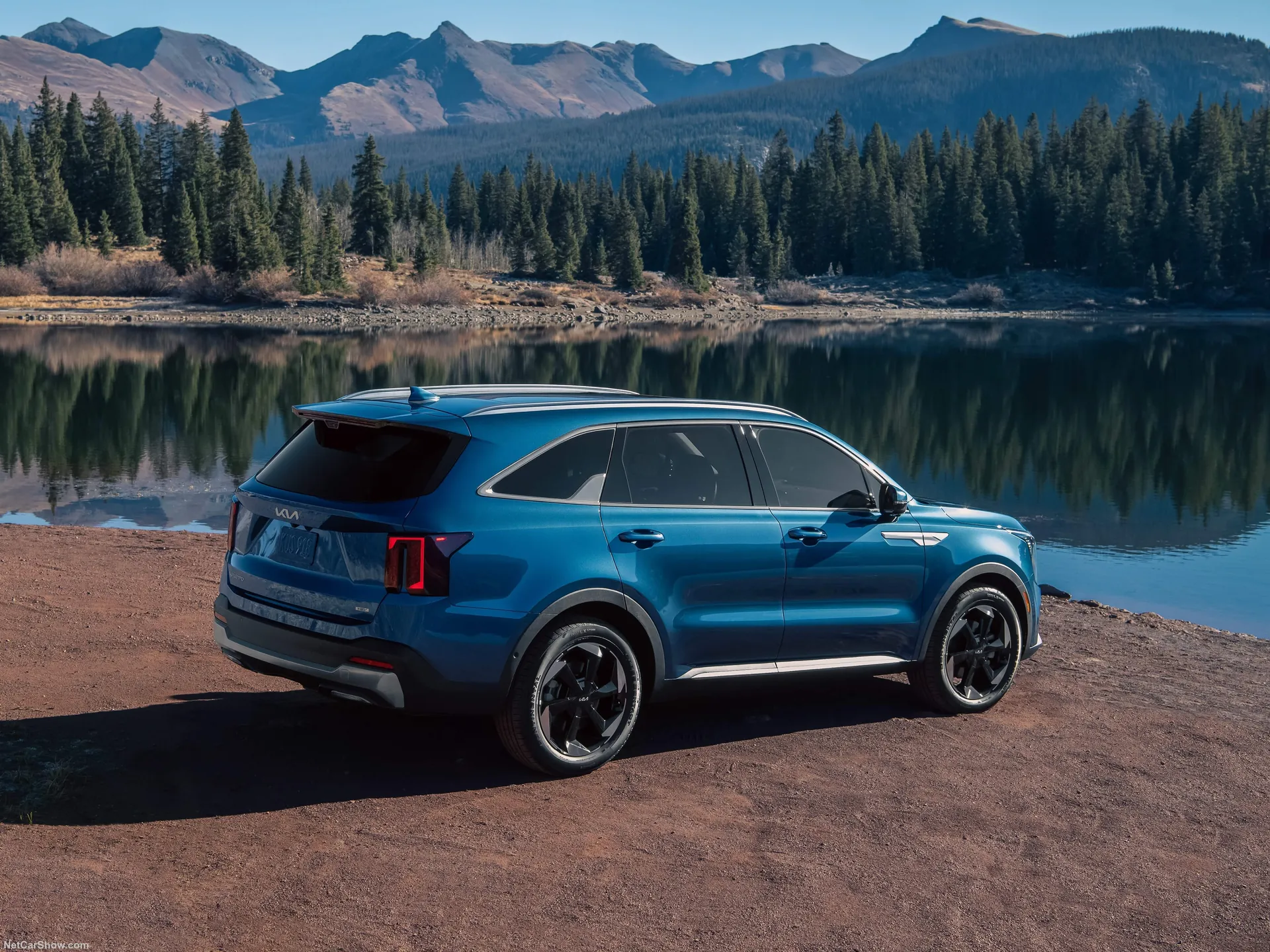Kia Sorento (2024) – zadní tříčtvrteční pohled