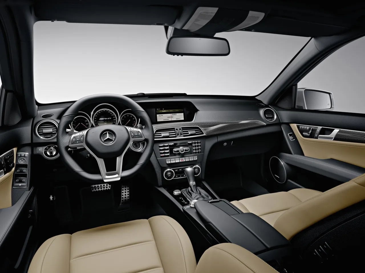 Mercedes-Benz C63 AMG Estate (2012) – interiér