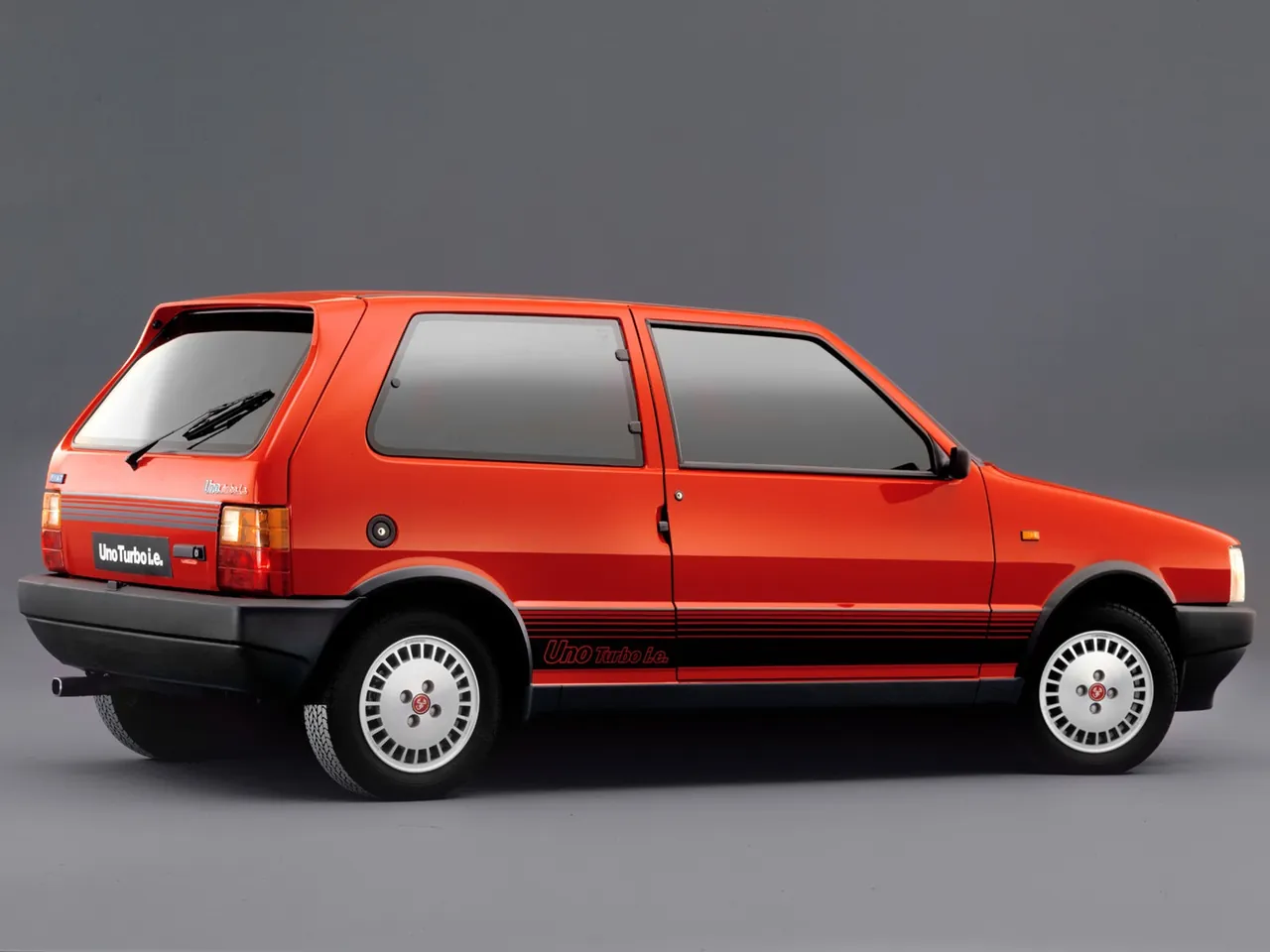 Fiat Uno (1990) – zadní tříčtvrteční pohled