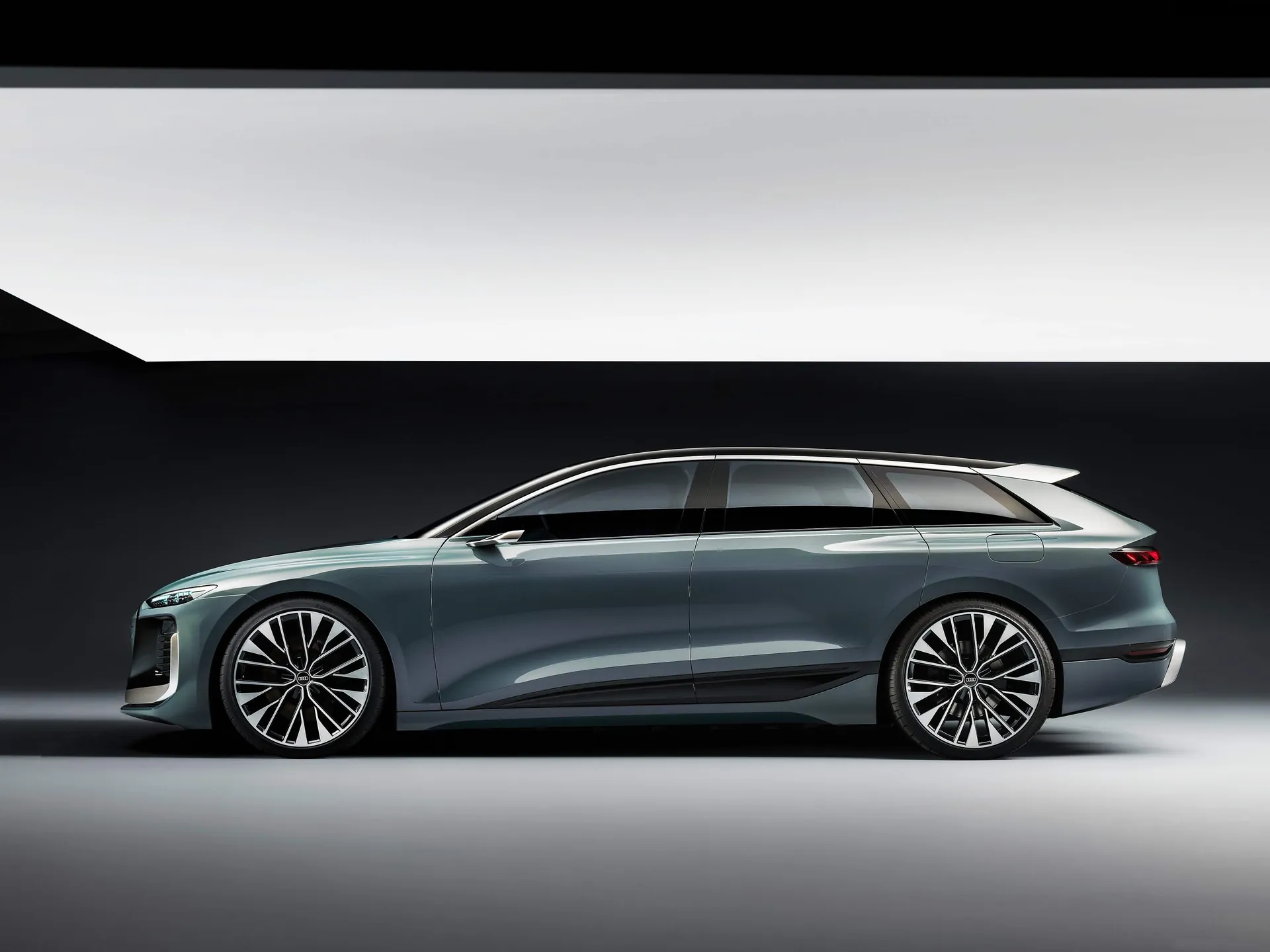 Audi A6 Avant e-tron Concept (2022) – boční profil
