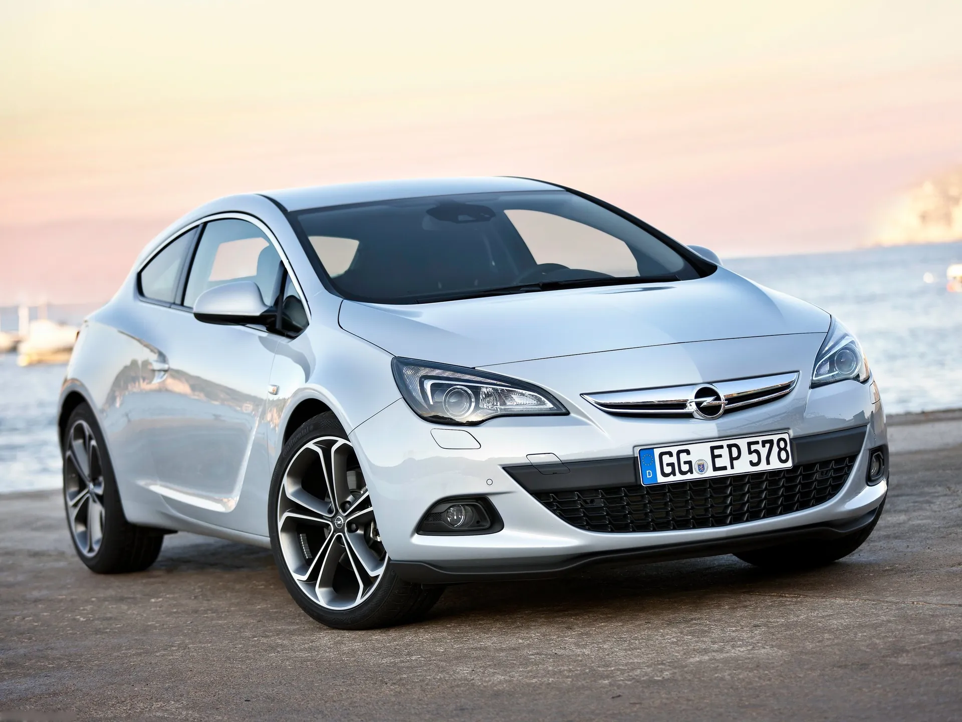 Opel Astra GTC (2012)
