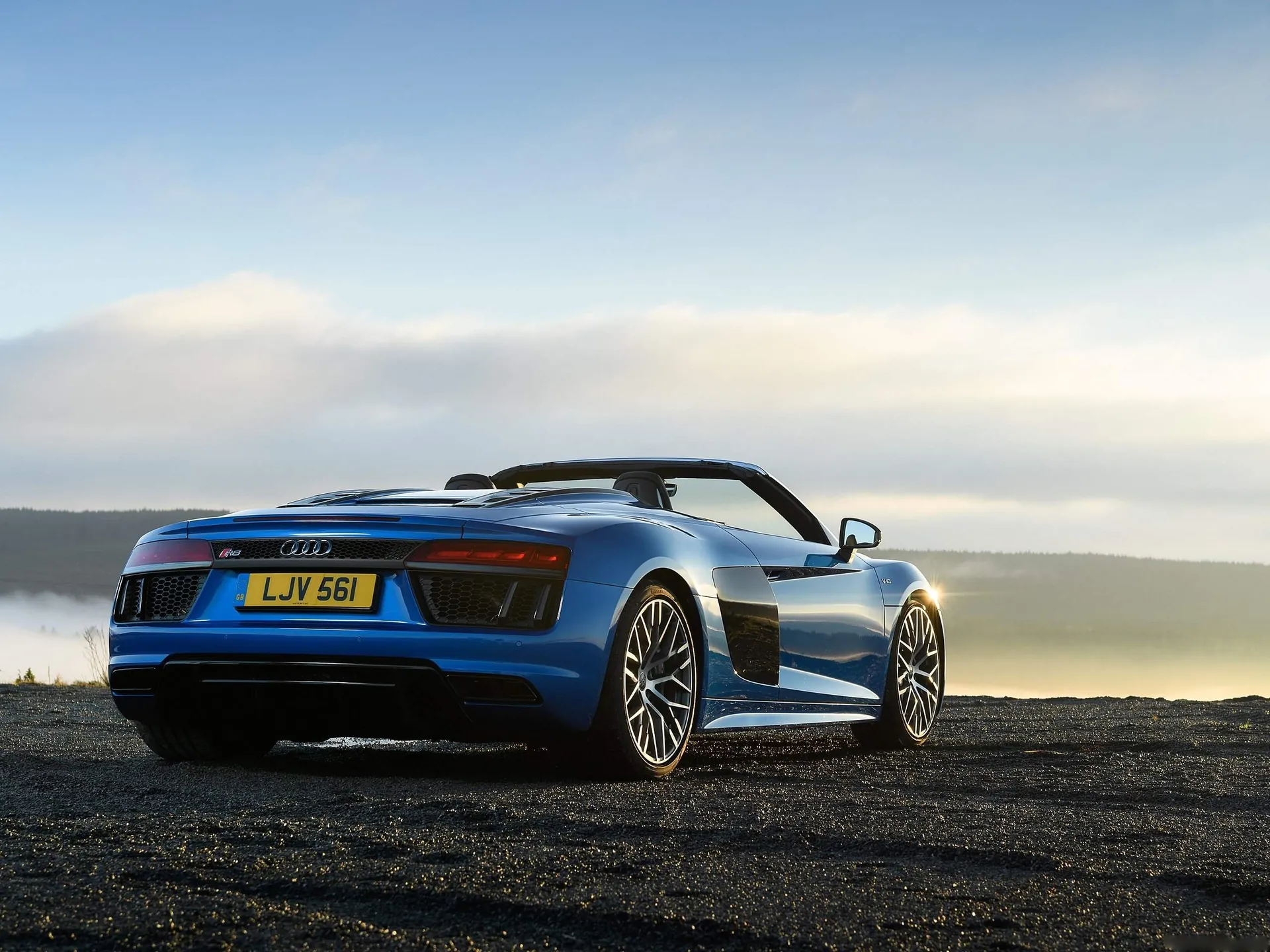 Audi R8 Spyder V10 (2017) – zadní tříčtvrteční pohled